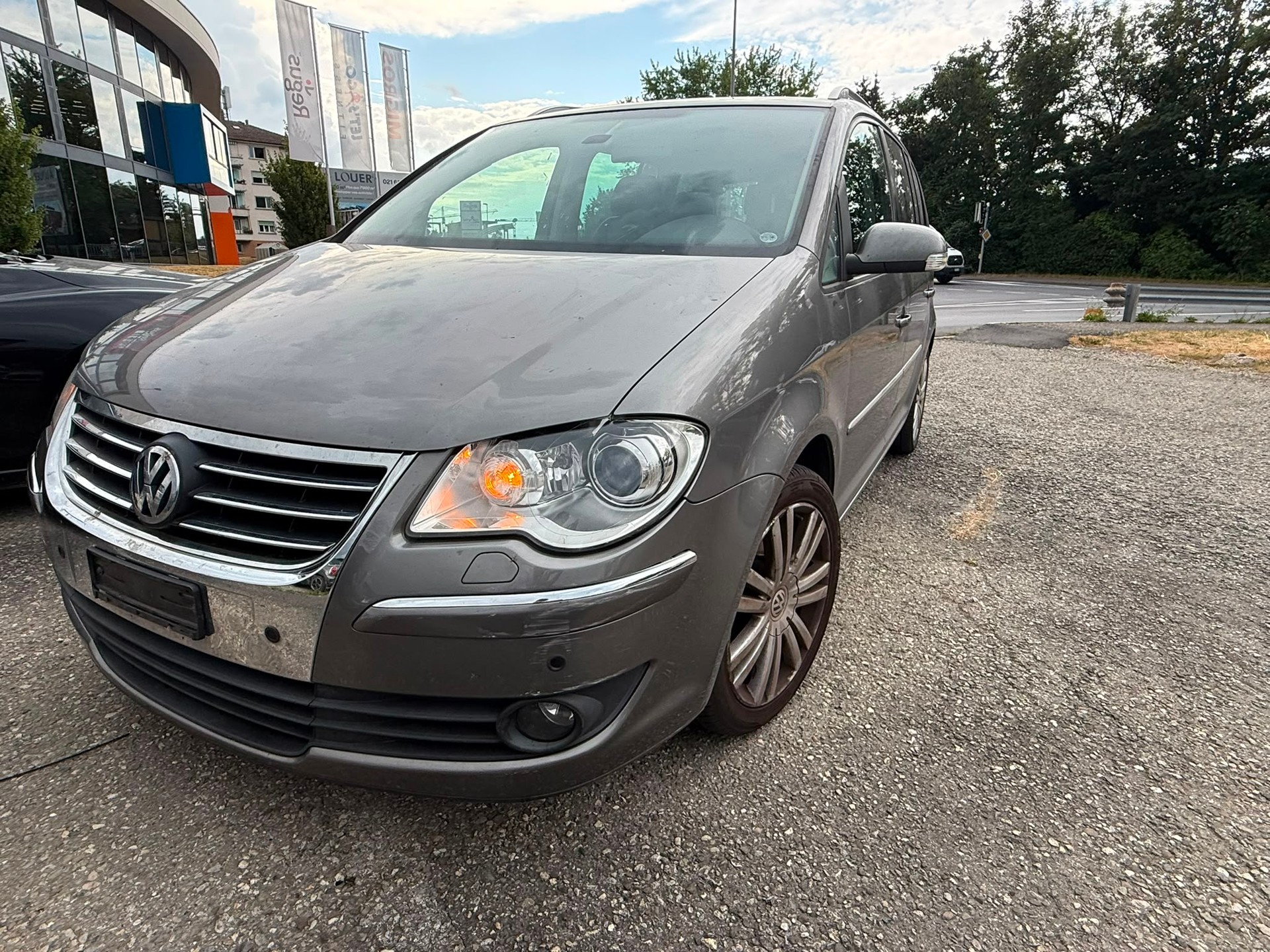 VW Touran 1.4 TSI Highline DSG-image-2