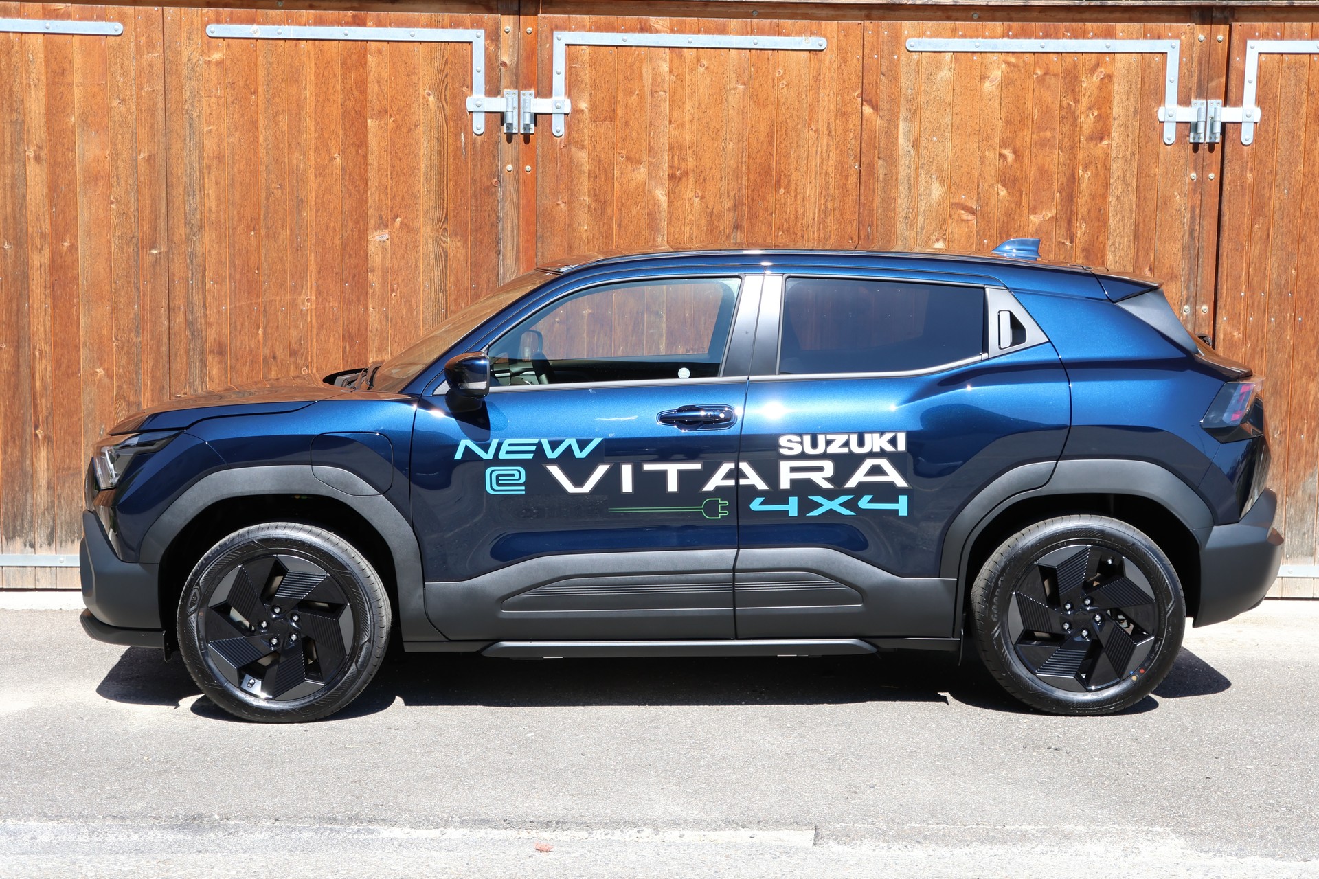 SUZUKI e-Vitara 49kWh Unico-image-1