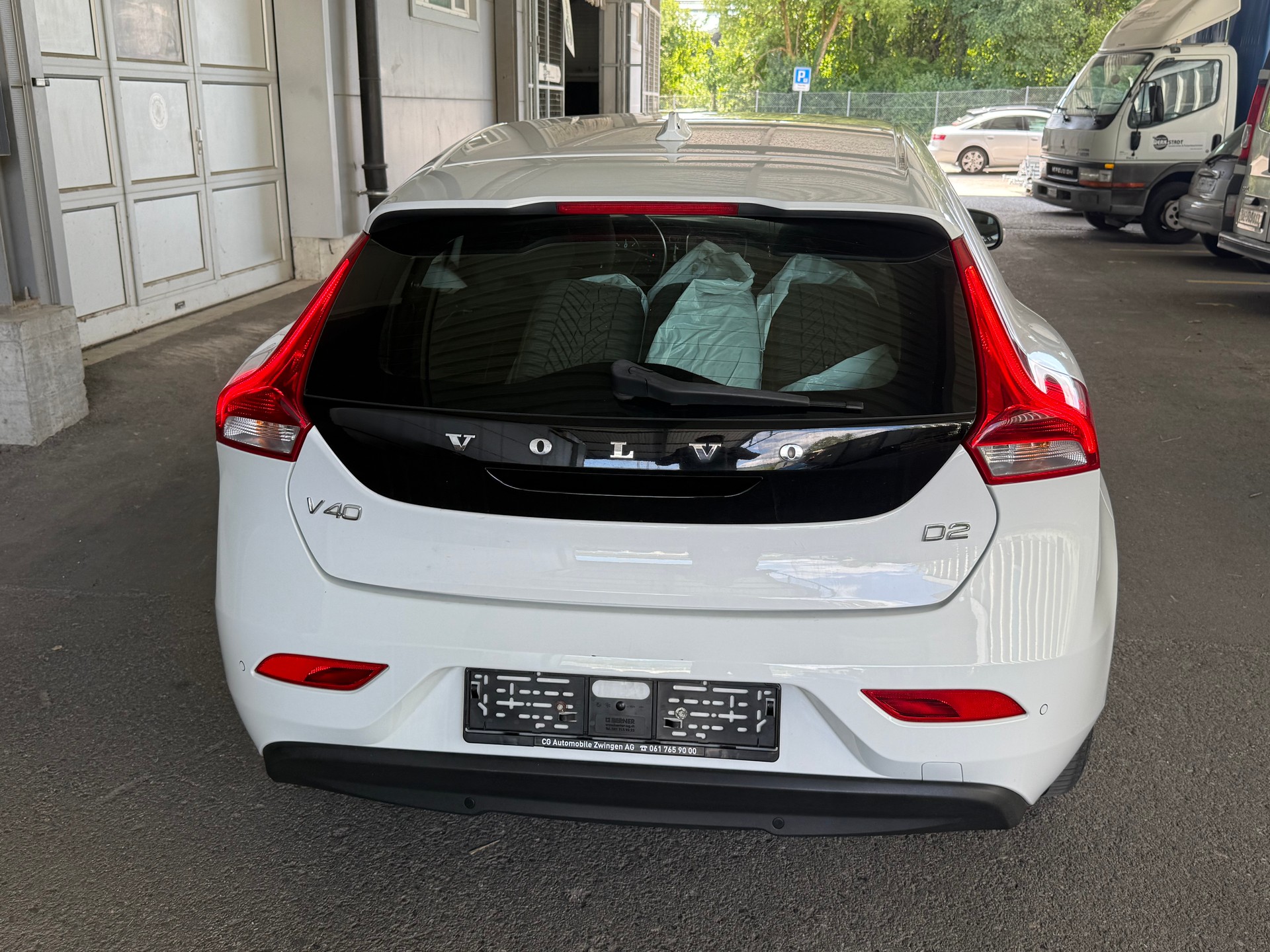 VOLVO V40 D2 Kinetic Powershift-image-3