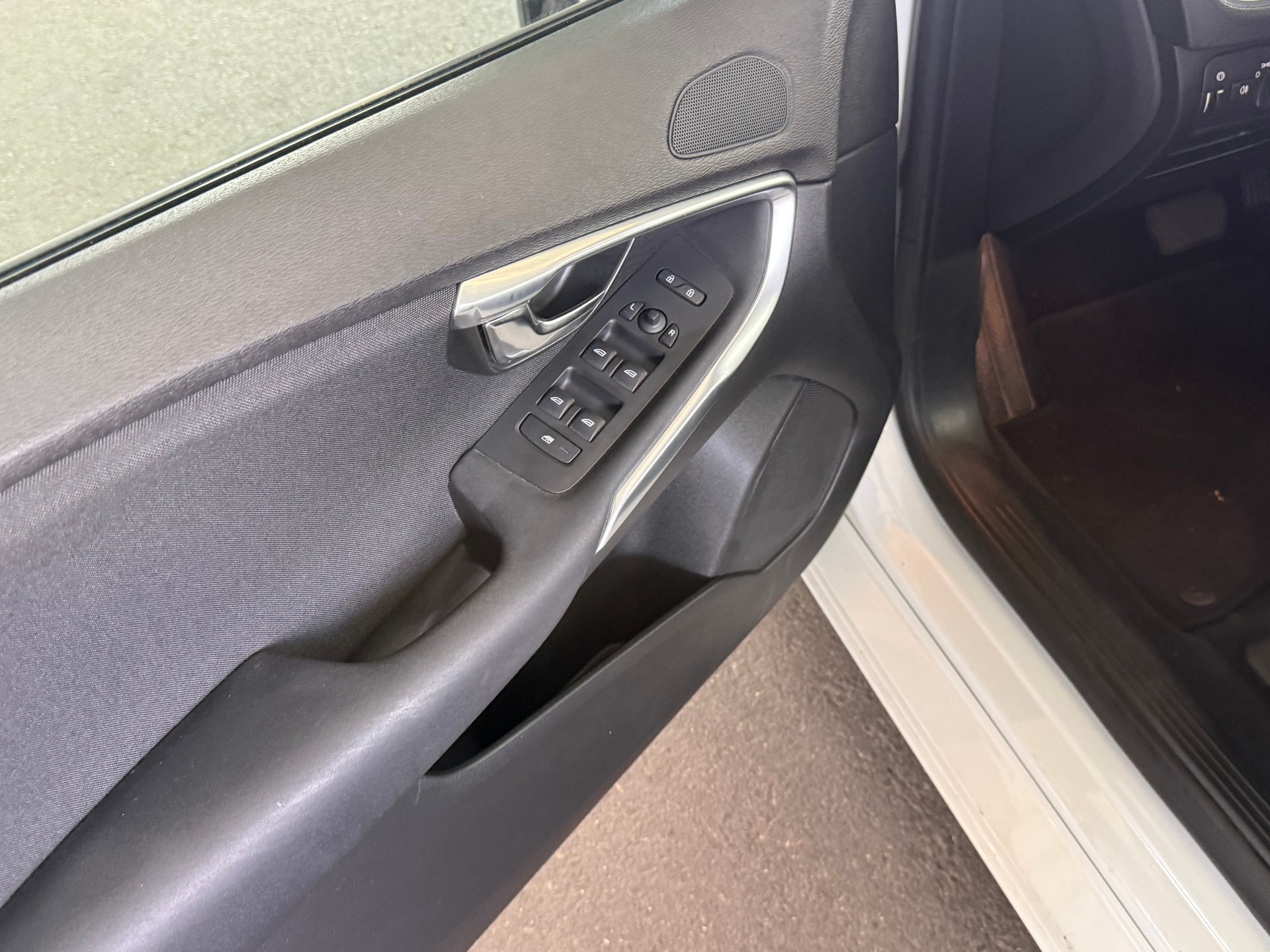 VOLVO V40 D2 Kinetic Powershift-image-6