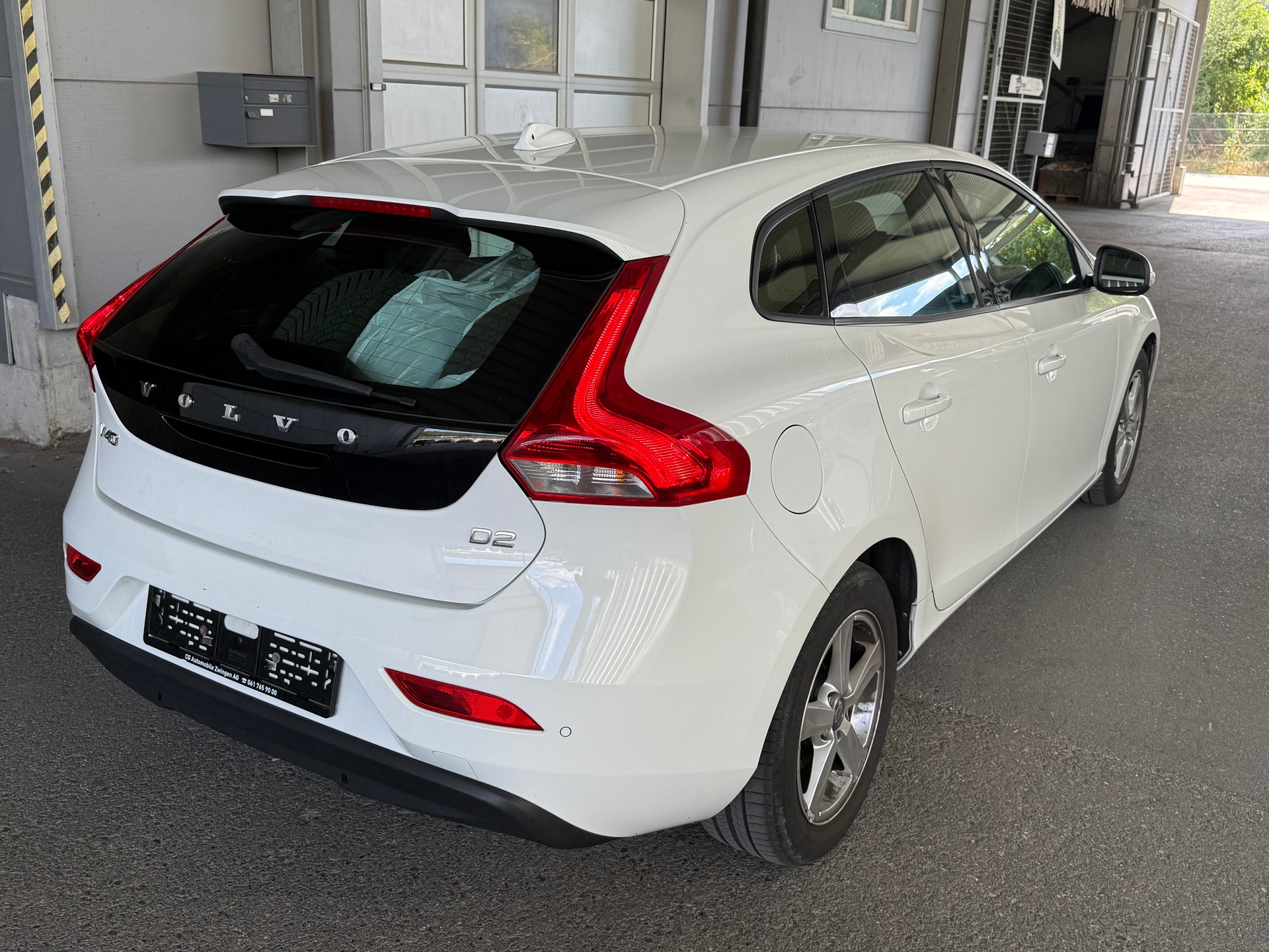 VOLVO V40 D2 Kinetic Powershift-image-4
