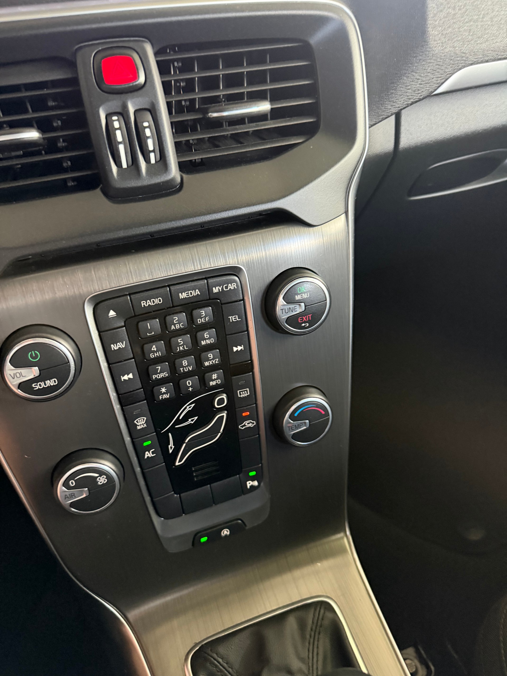 VOLVO V40 D2 Kinetic Powershift-image-9