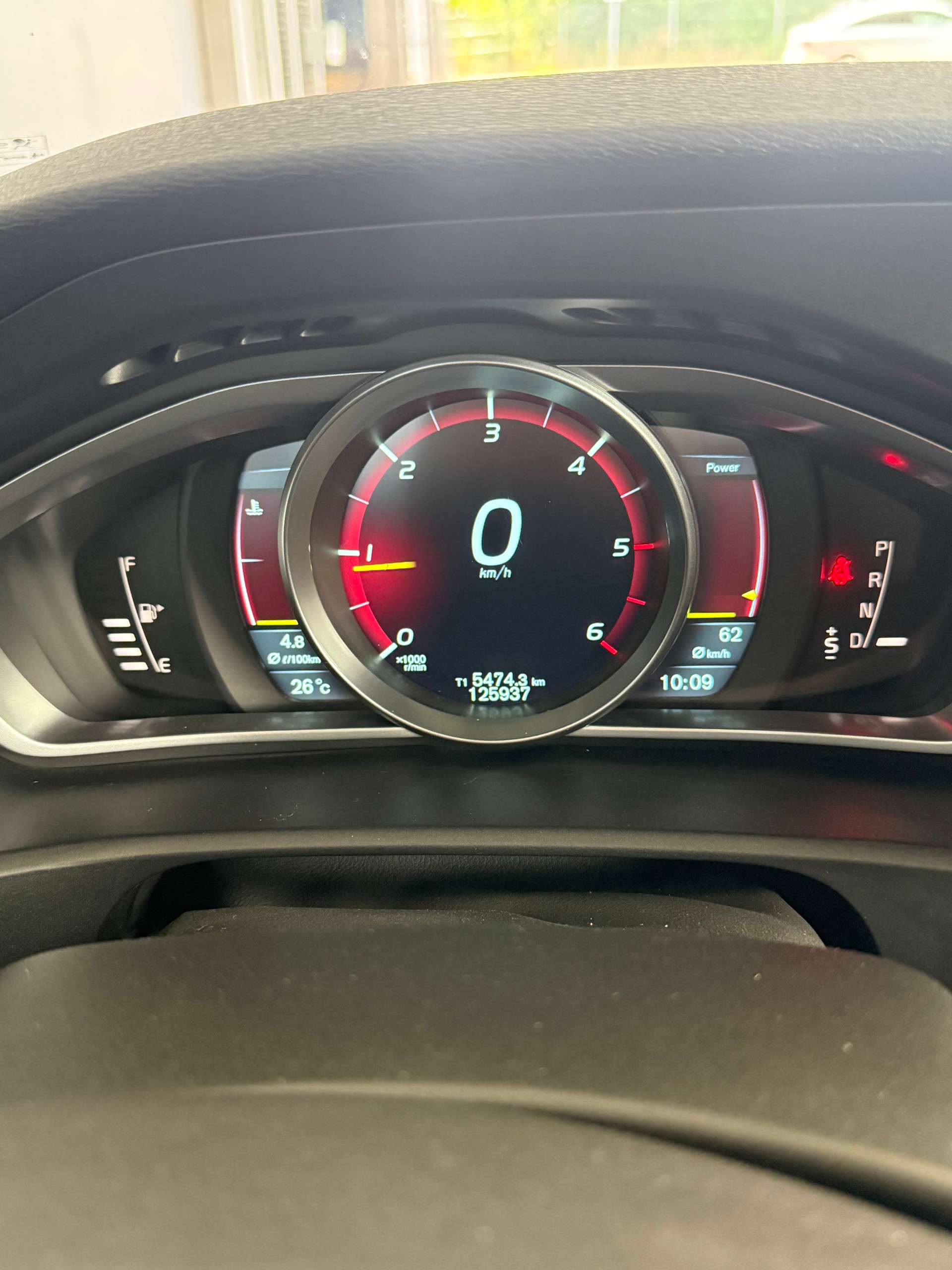 VOLVO V40 D2 Kinetic Powershift-image-11