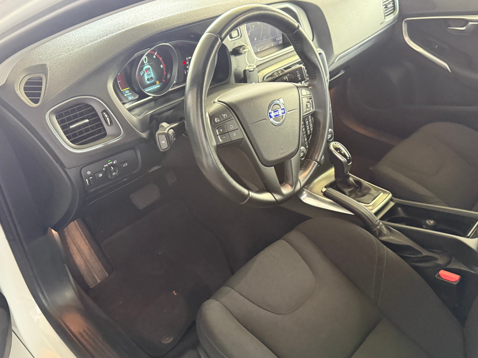 VOLVO V40 D2 Kinetic Powershift-image-5