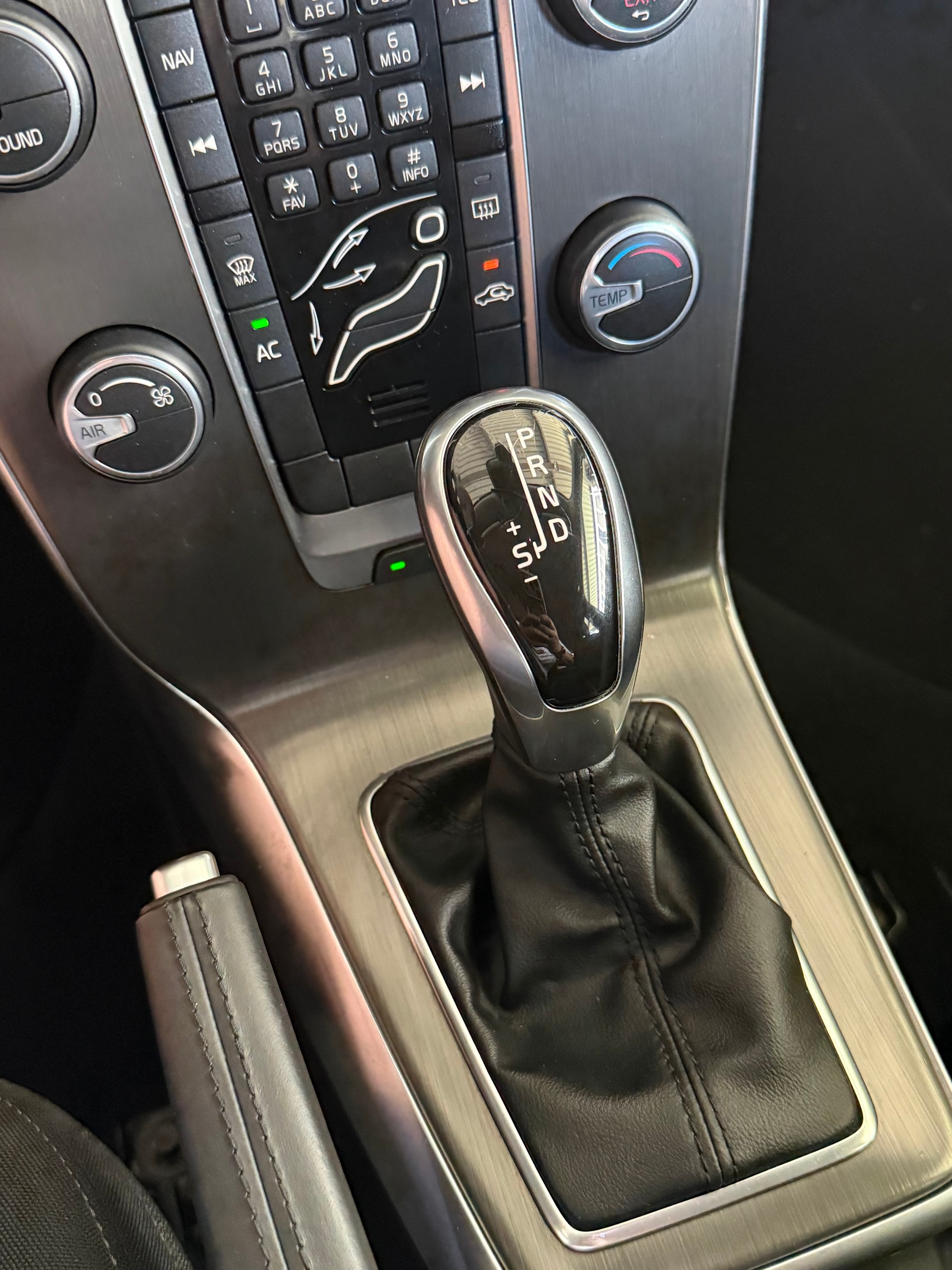 VOLVO V40 D2 Kinetic Powershift-image-8