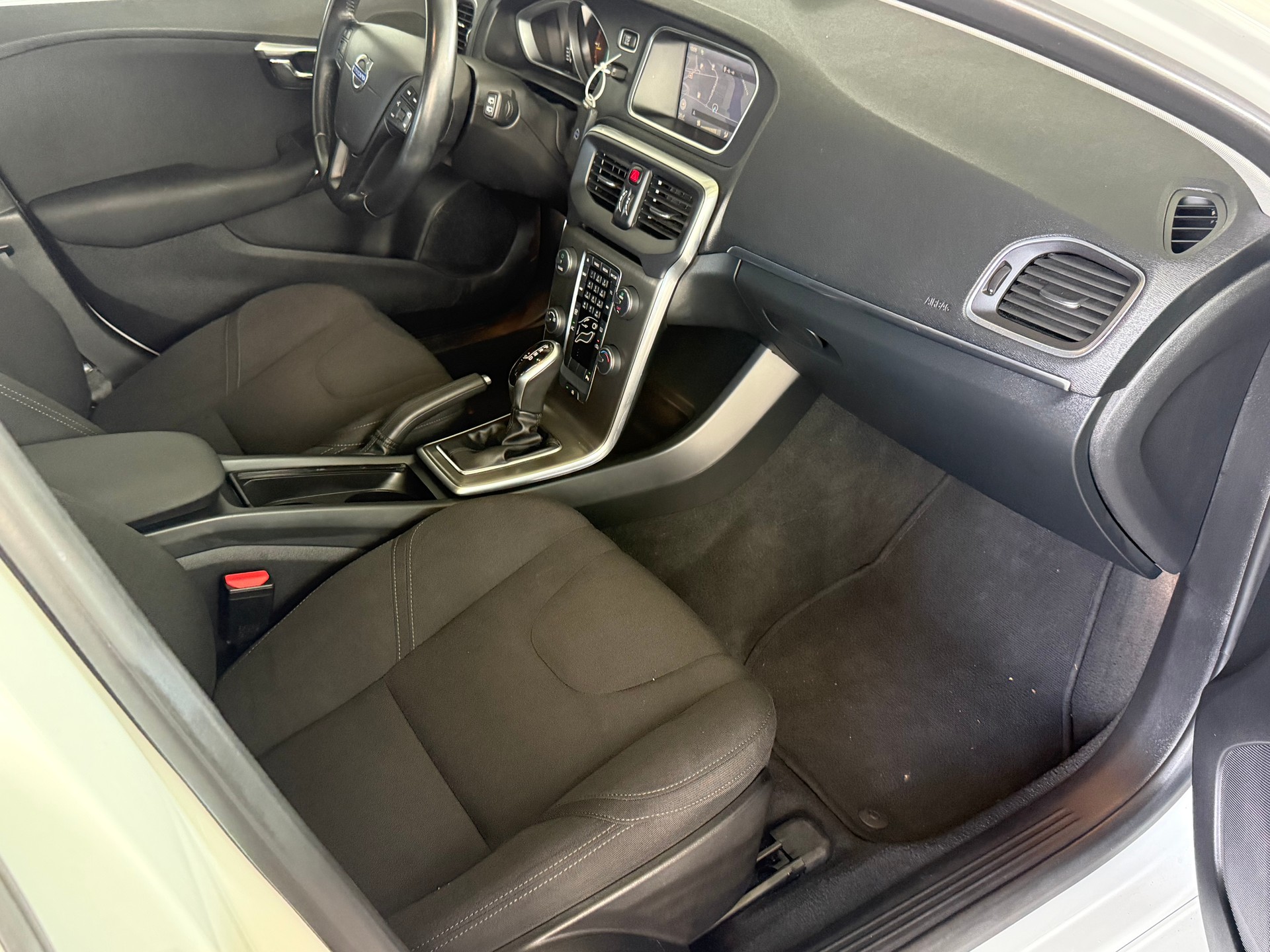 VOLVO V40 D2 Kinetic Powershift-image-7