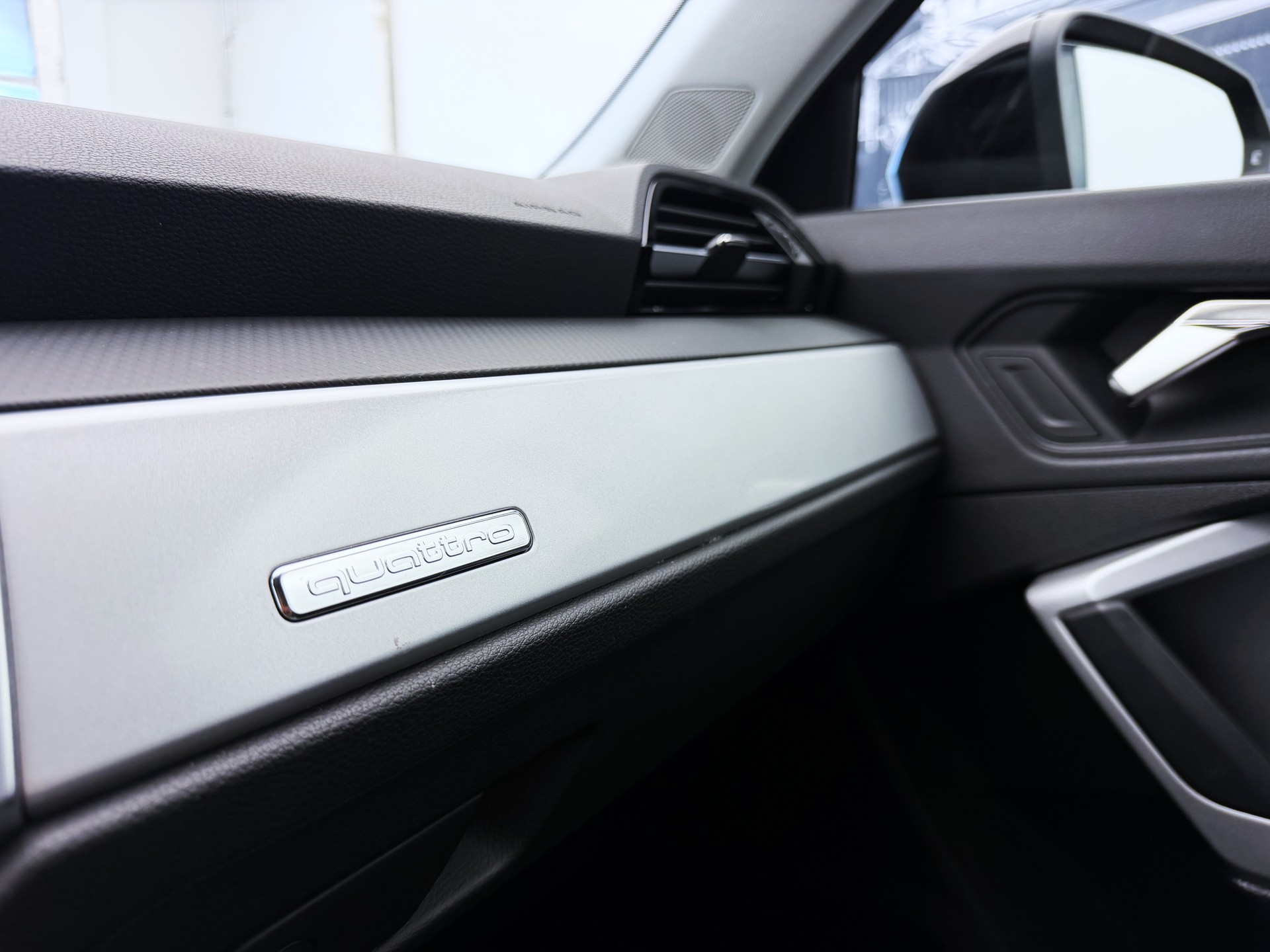 AUDI Q3 Sportback 40 TFSI quattro S-tronic-image-16