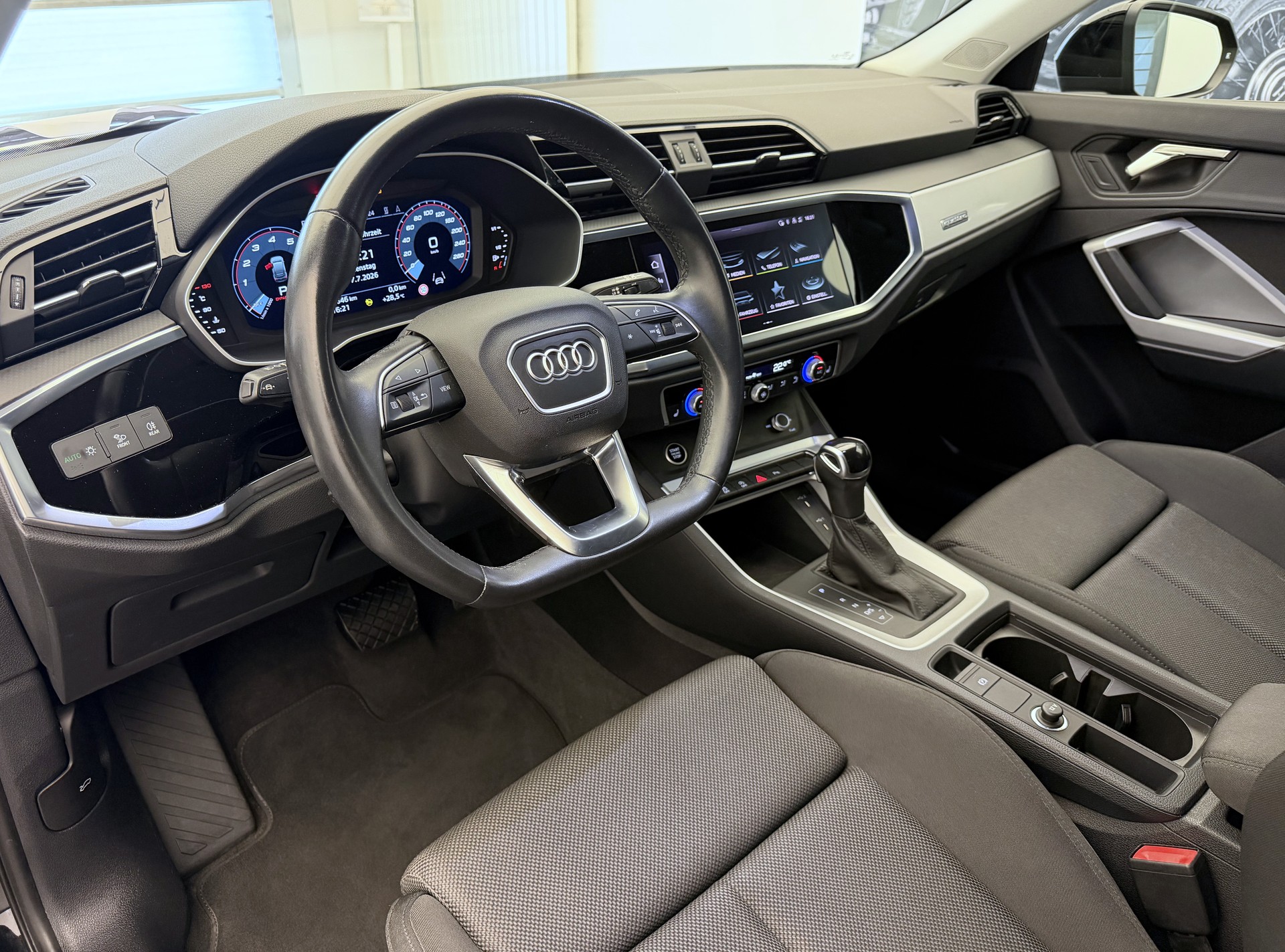AUDI Q3 Sportback 40 TFSI quattro S-tronic-image-5