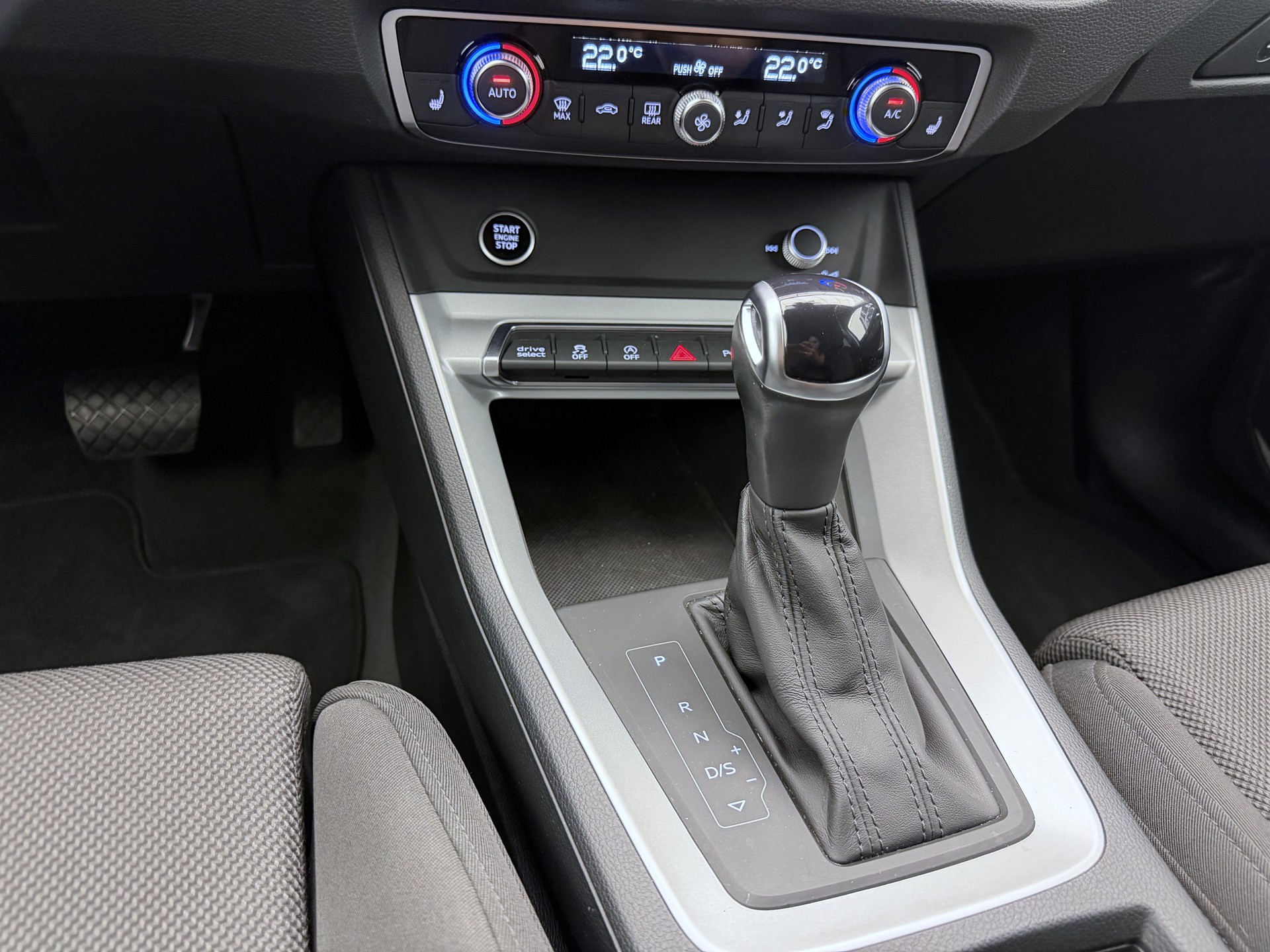 AUDI Q3 Sportback 40 TFSI quattro S-tronic-image-11