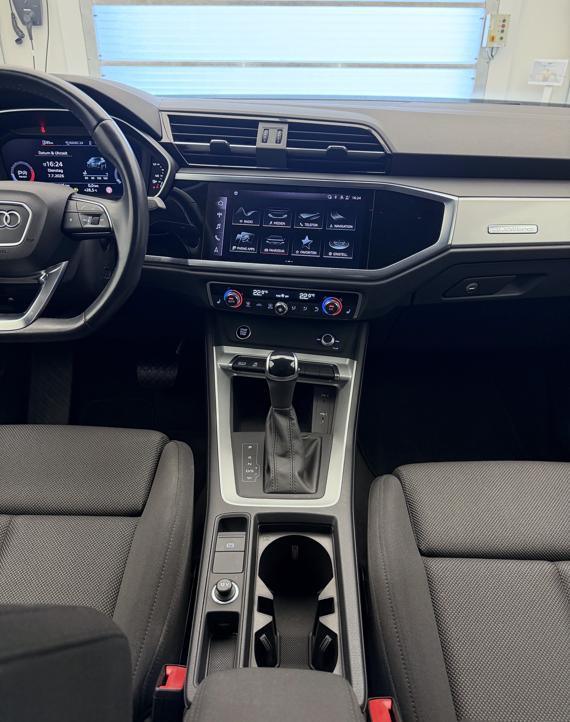 AUDI Q3 Sportback 40 TFSI quattro S-tronic-image-9