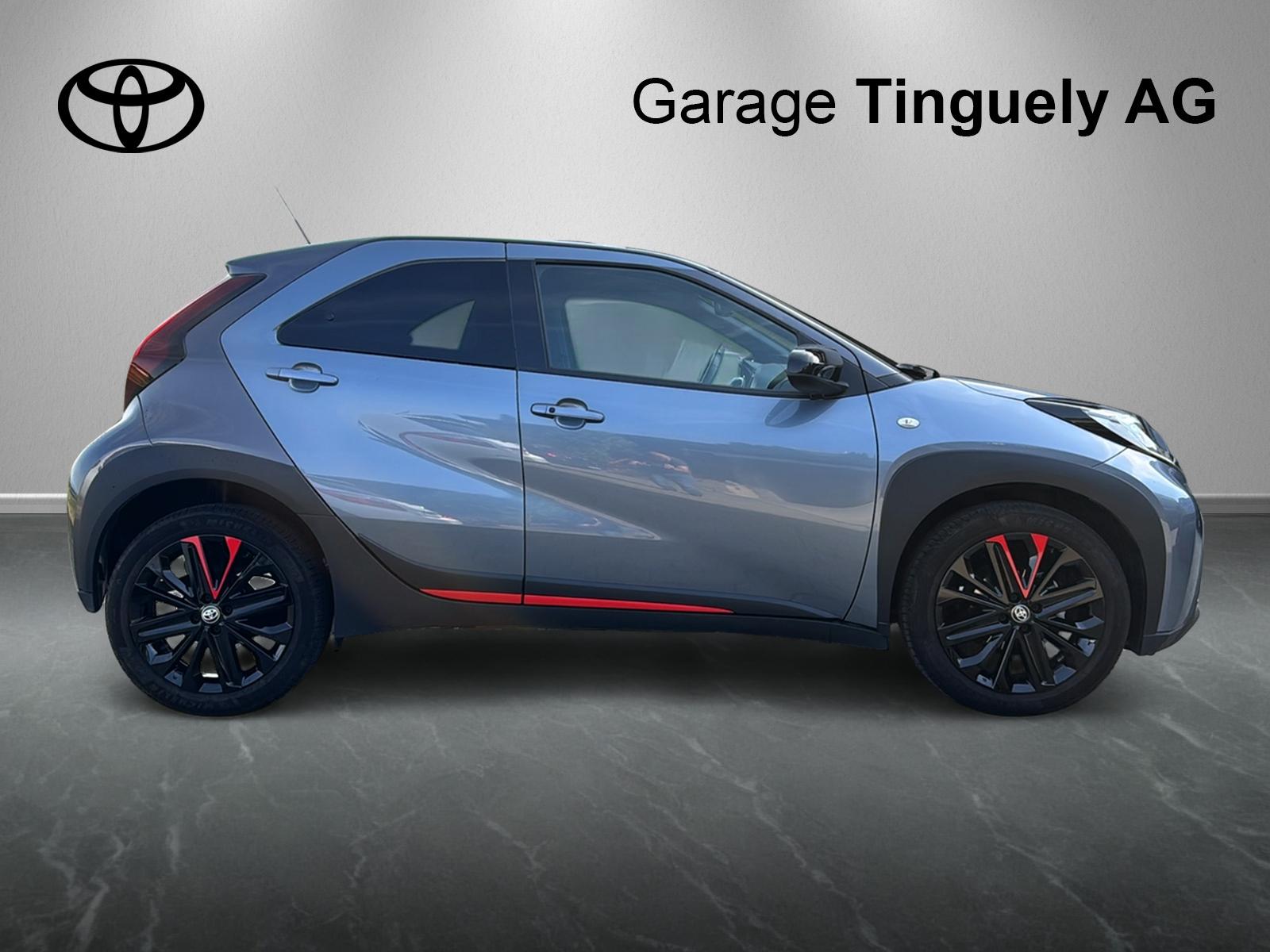 TOYOTA Aygo X 1.0 VVT-i Undercover-image-2