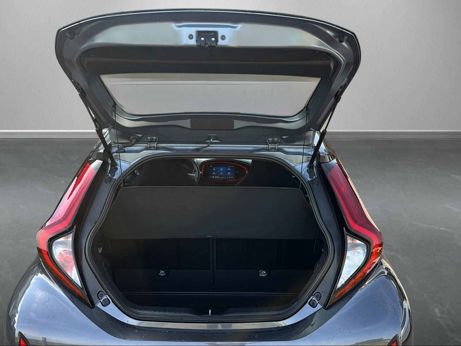 TOYOTA Aygo X 1.0 VVT-i Undercover-image-5