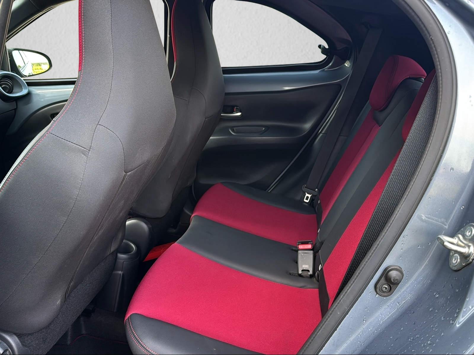 TOYOTA Aygo X 1.0 VVT-i Undercover-image-6