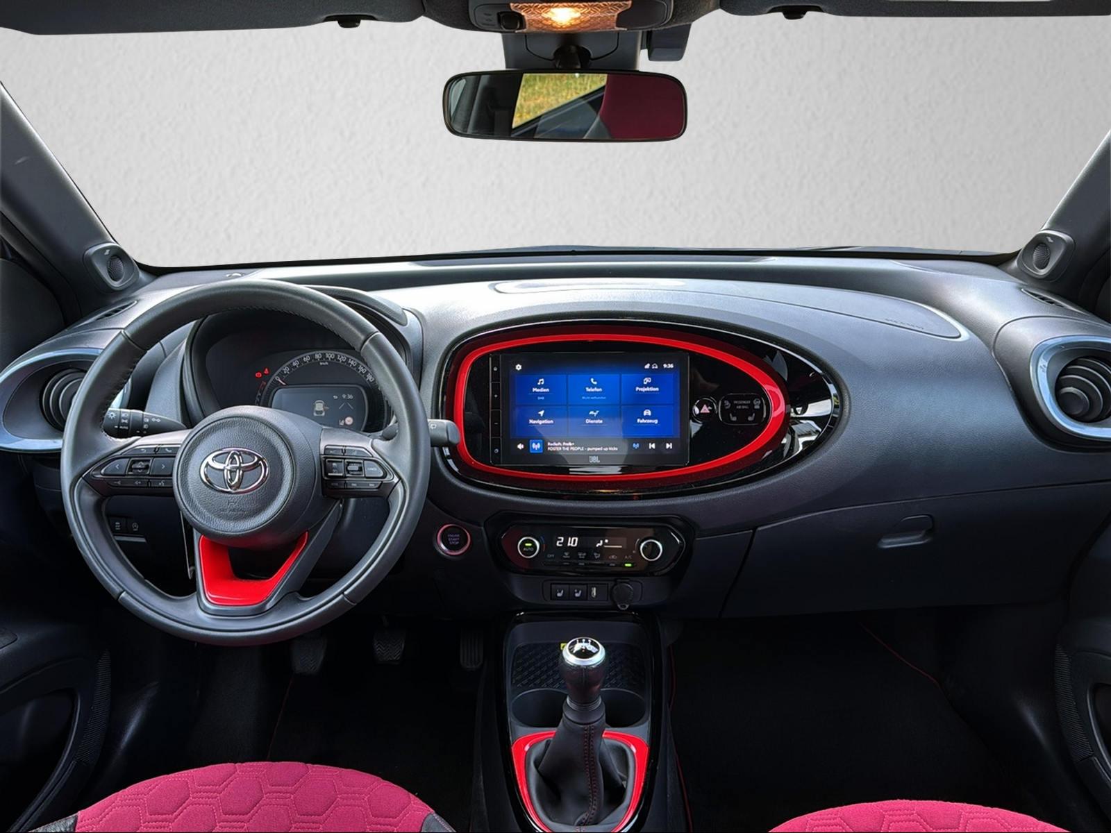 TOYOTA Aygo X 1.0 VVT-i Undercover-image-8