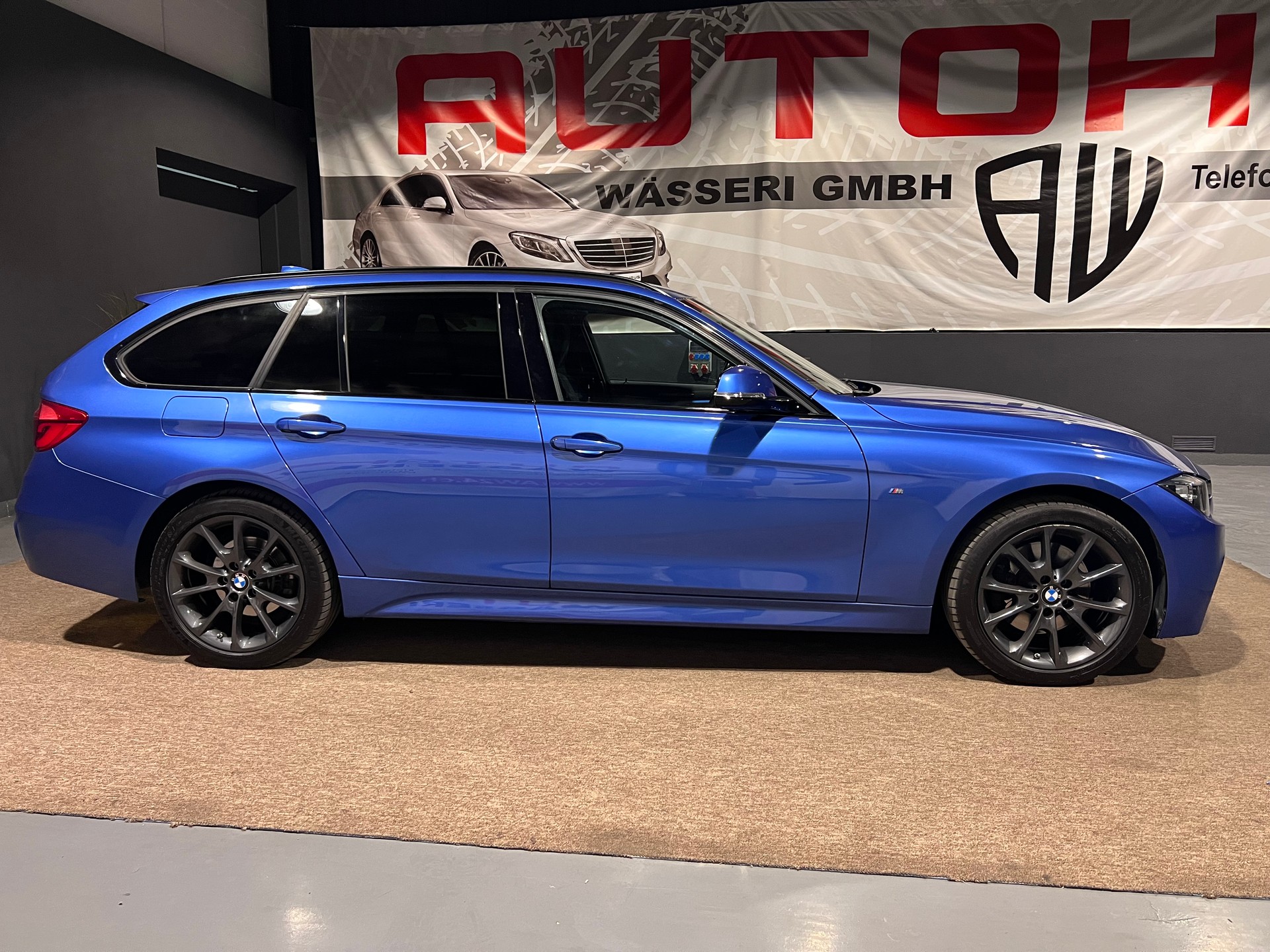 BMW 330i xDrive Touring M Sport Steptronic-image-1