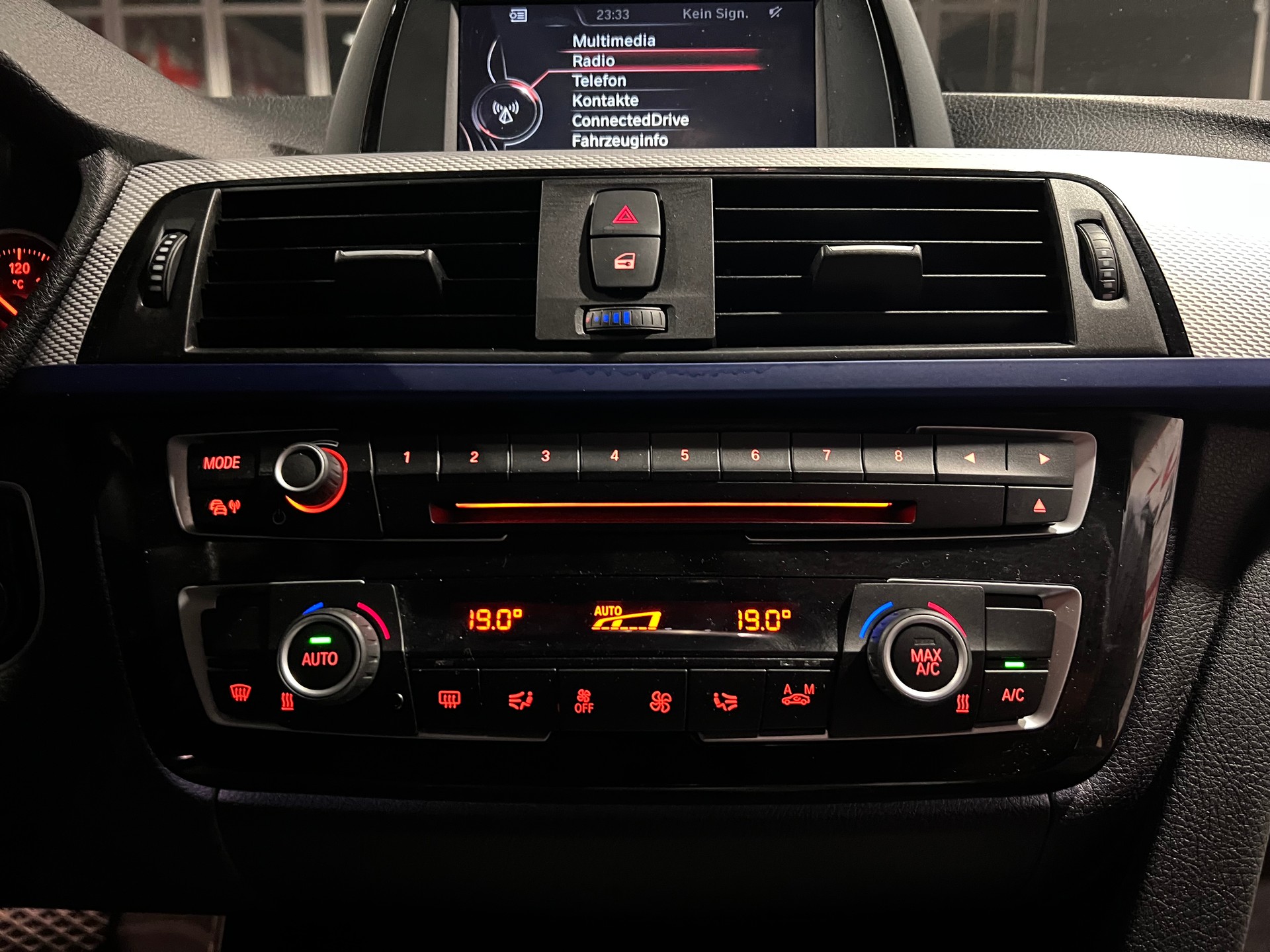 BMW 330i xDrive Touring M Sport Steptronic-image-16