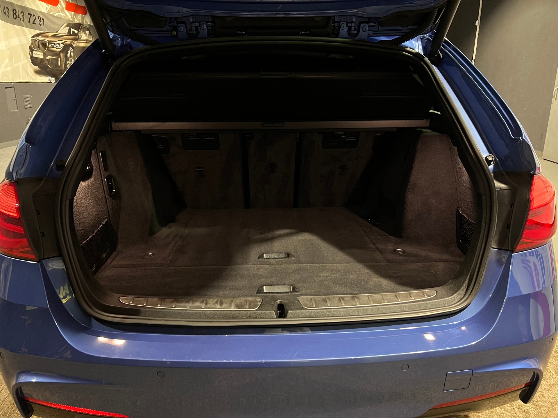 BMW 330i xDrive Touring M Sport Steptronic-image-4
