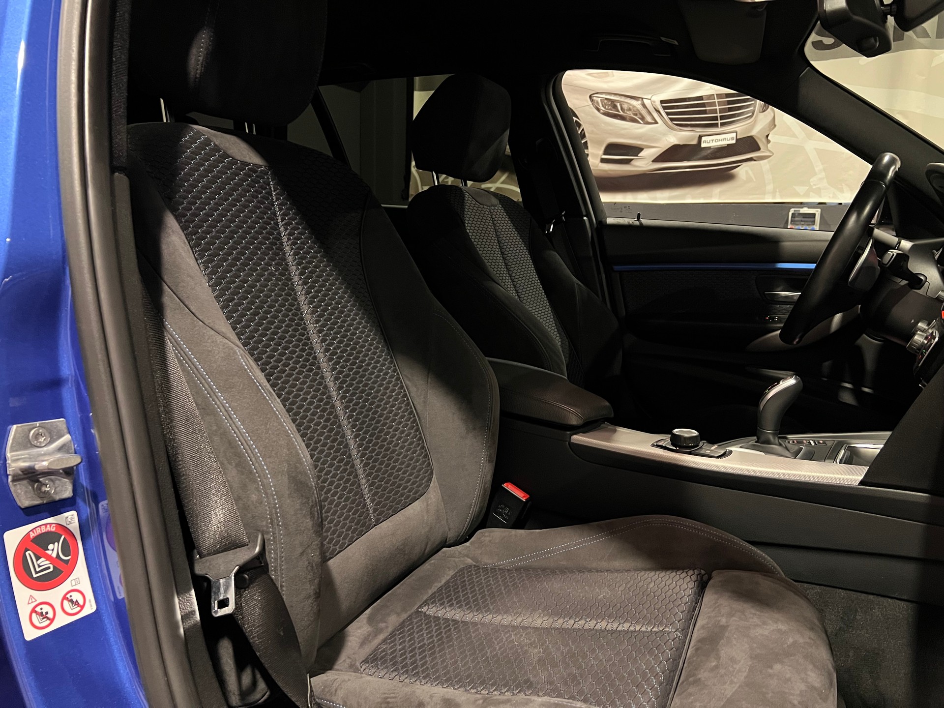 BMW 330i xDrive Touring M Sport Steptronic-image-13