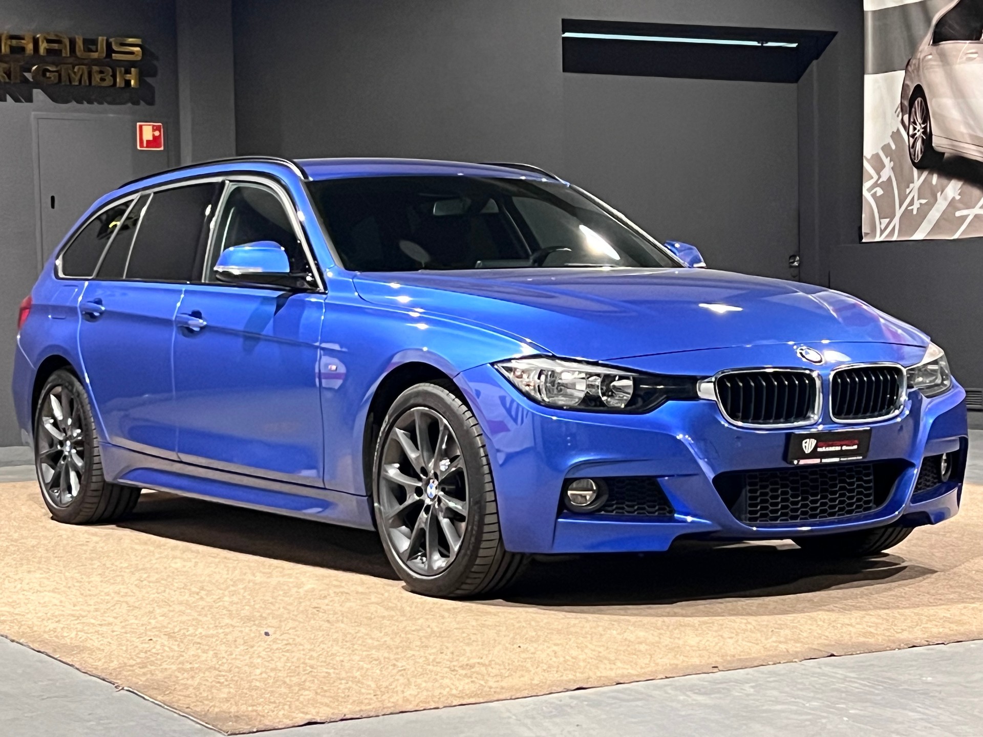 BMW 330i xDrive Touring M Sport Steptronic-image-0