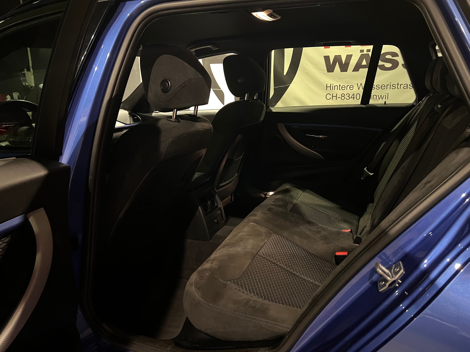 BMW 330i xDrive Touring M Sport Steptronic-image-14