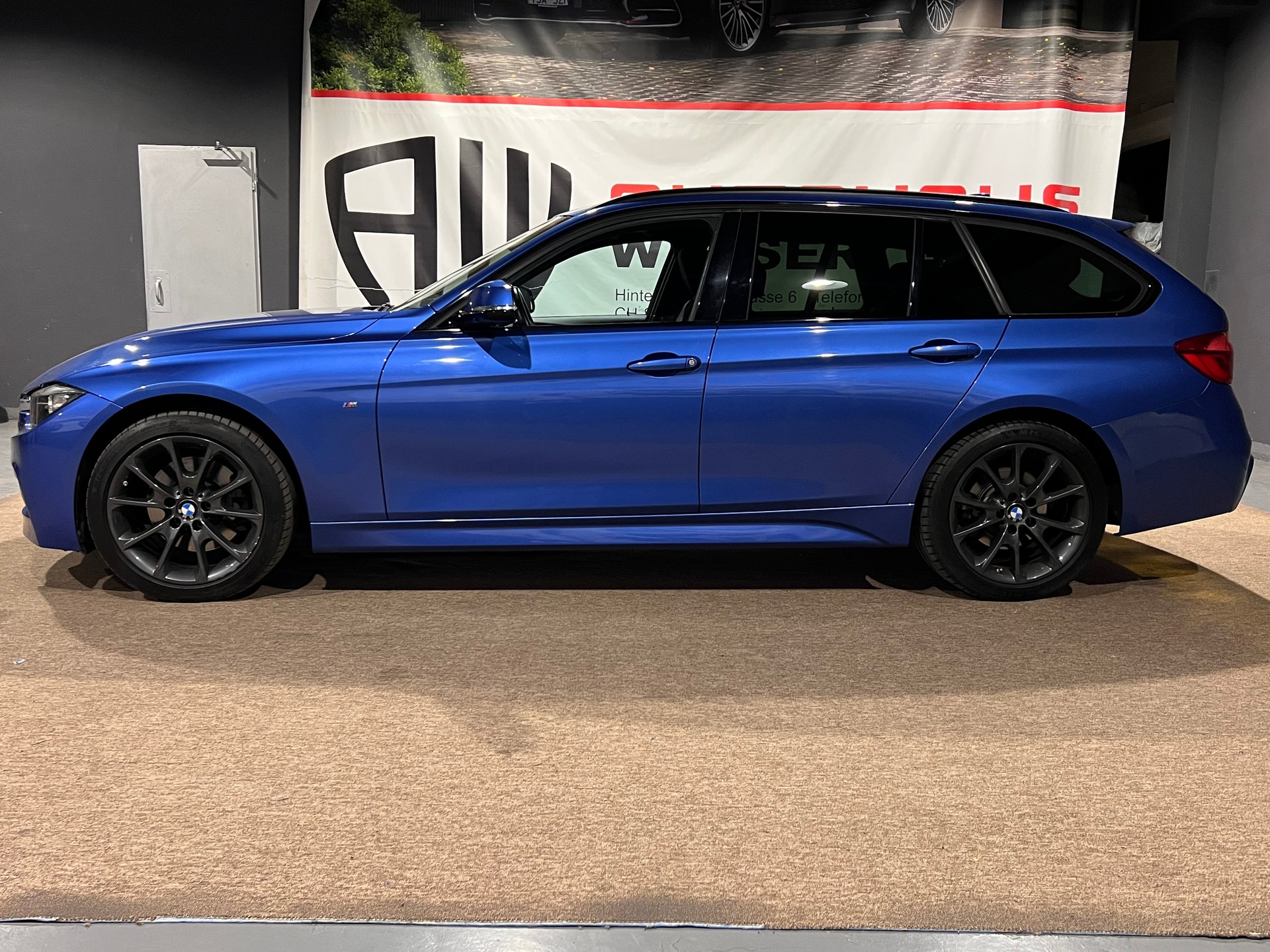 BMW 330i xDrive Touring M Sport Steptronic-image-6