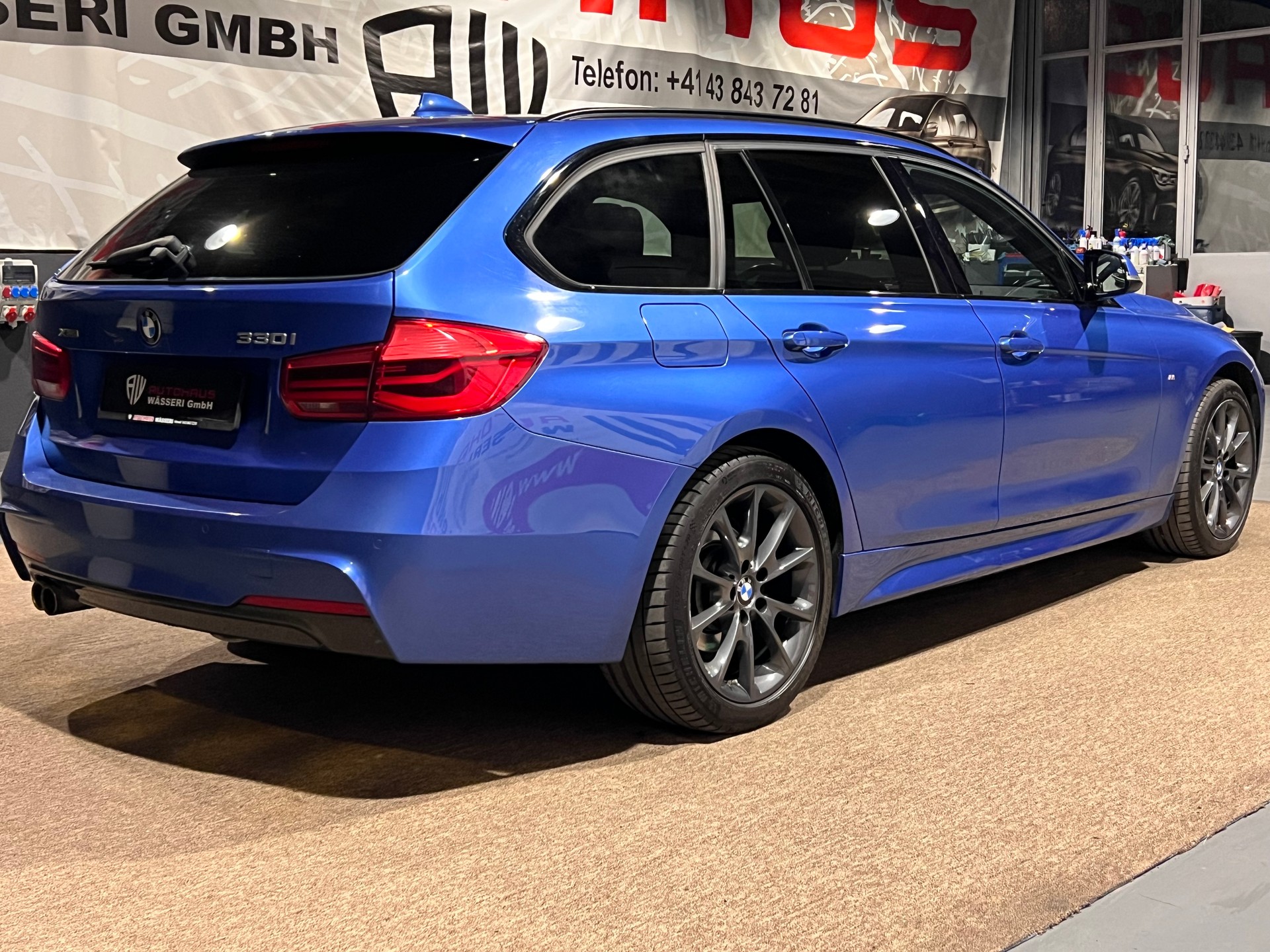 BMW 330i xDrive Touring M Sport Steptronic-image-2