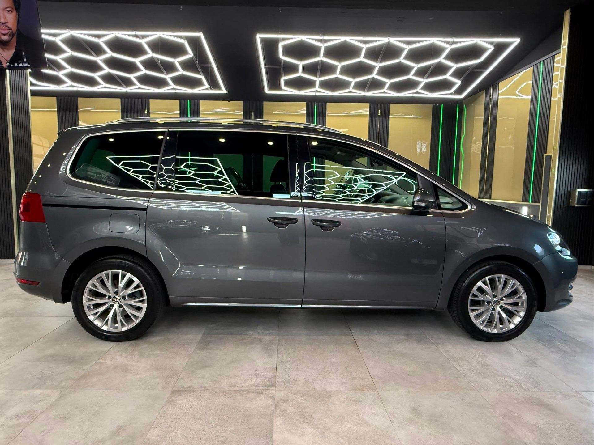 VW Sharan 2.0 TDI BlueMotion Technology Highline DSG-showroom-element-3