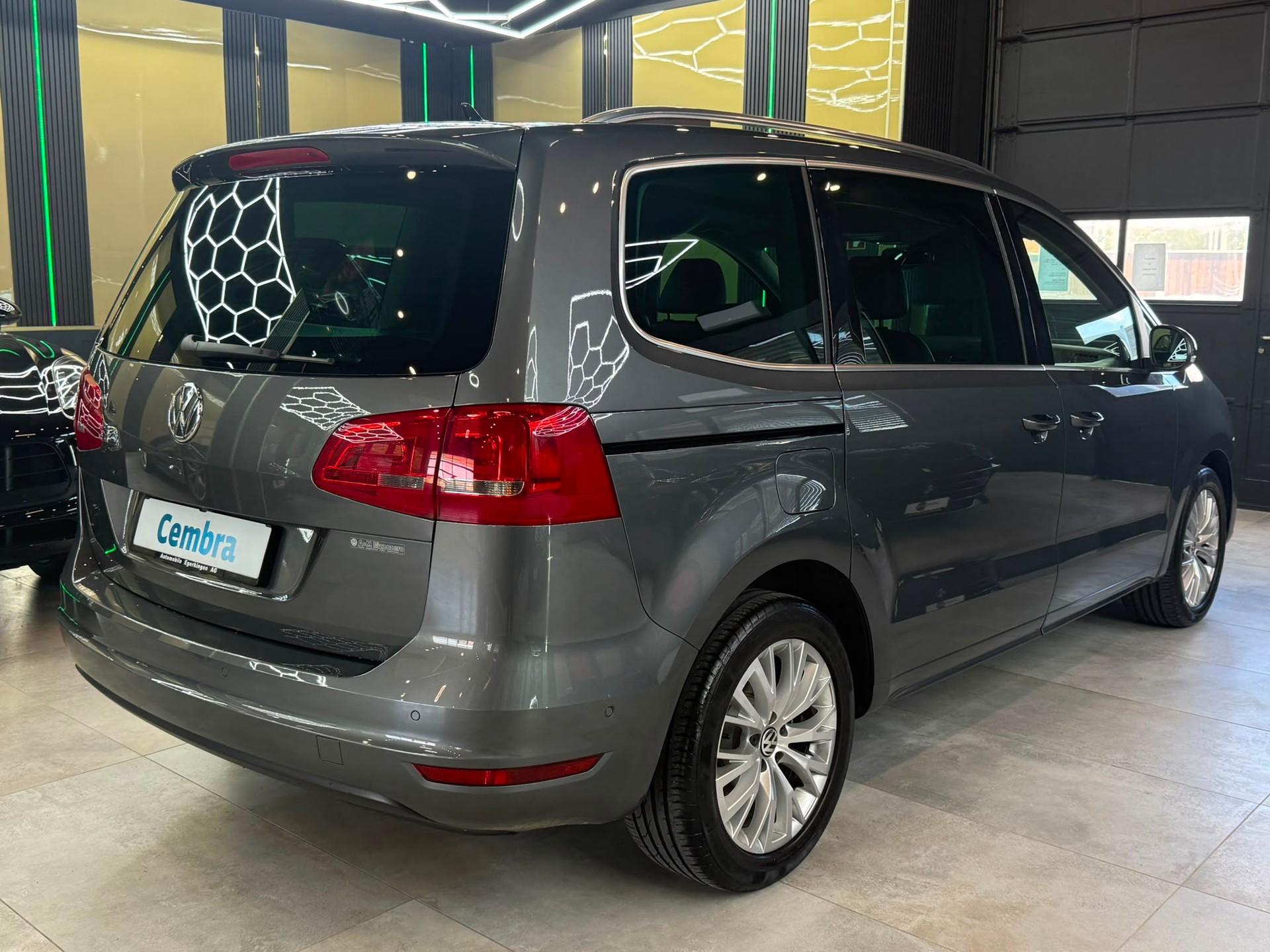 VW Sharan 2.0 TDI BlueMotion Technology Highline DSG-image-4