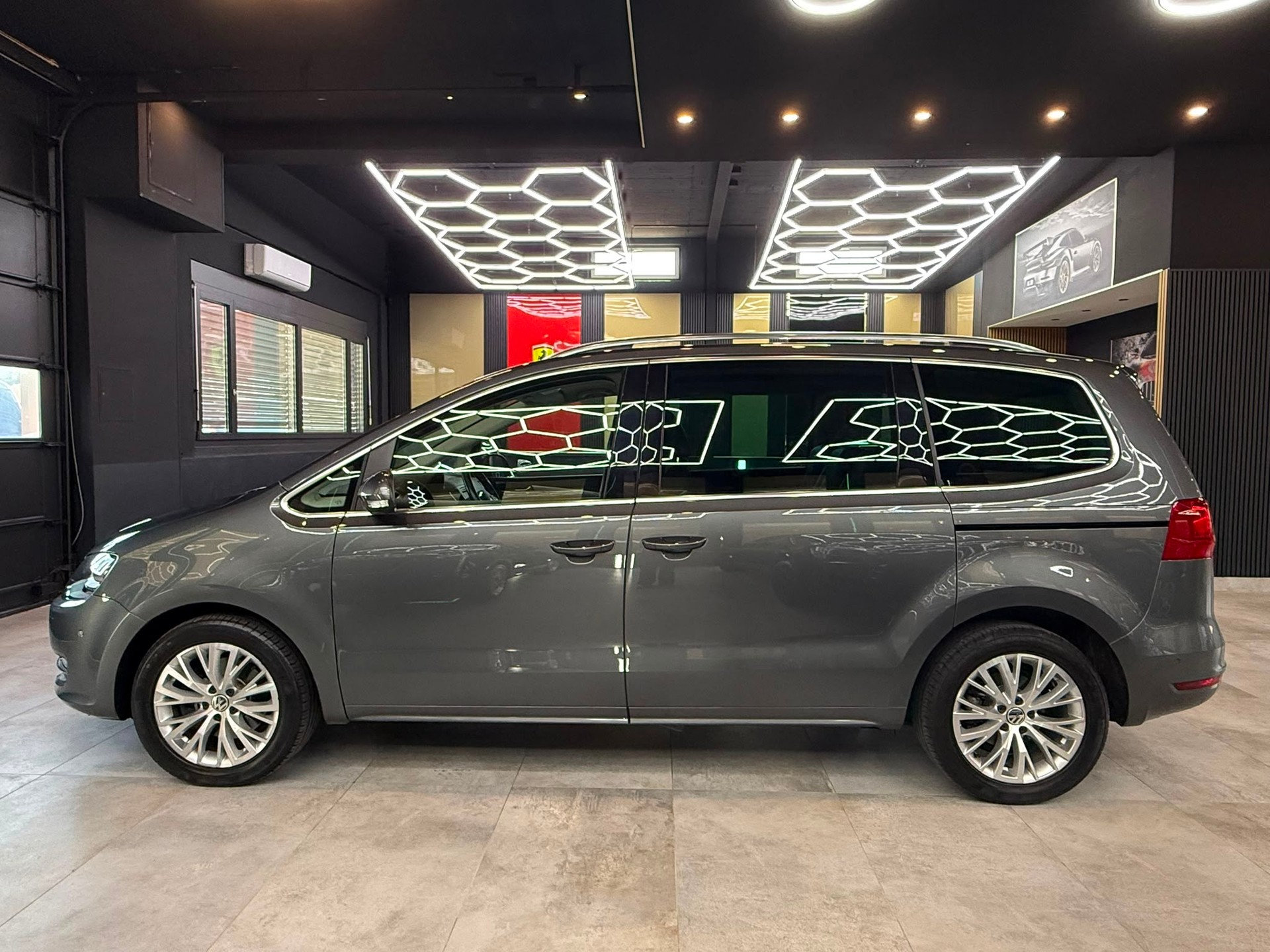 VW Sharan 2.0 TDI BlueMotion Technology Highline DSG-image-7