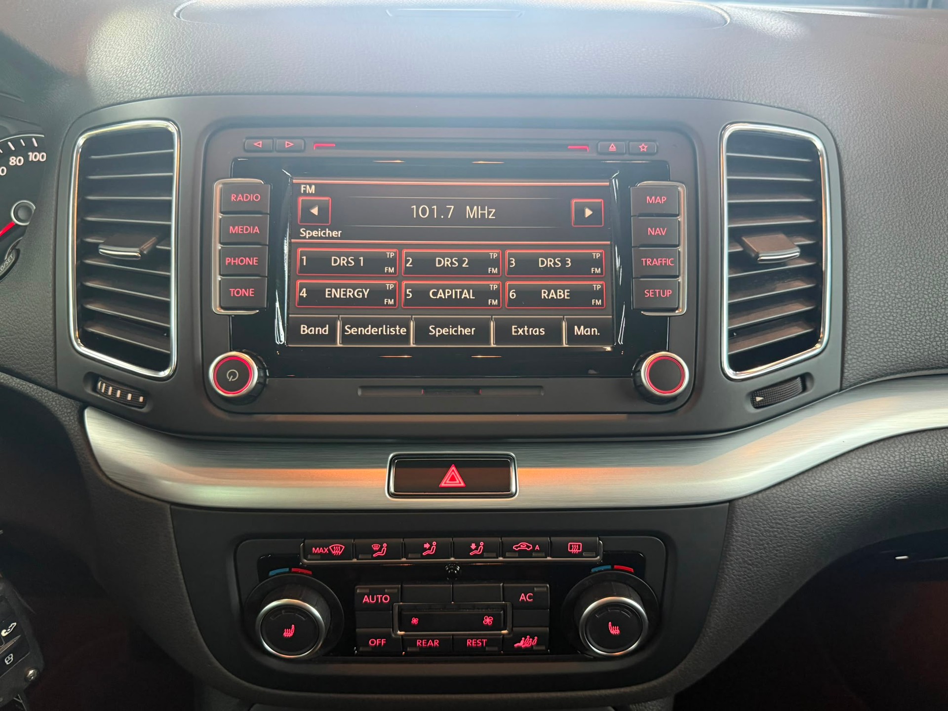 VW Sharan 2.0 TDI BlueMotion Technology Highline DSG-image-18