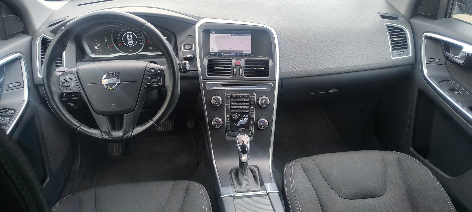 VOLVO XC60 D4 AWD Kinetic Geartronic-image-9