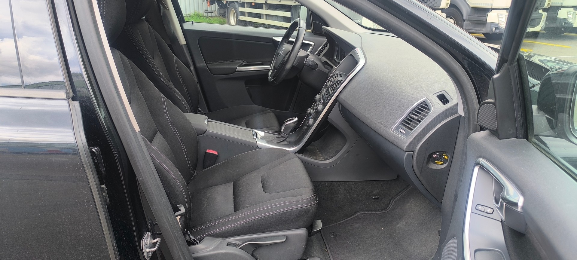 VOLVO XC60 D4 AWD Kinetic Geartronic-image-13