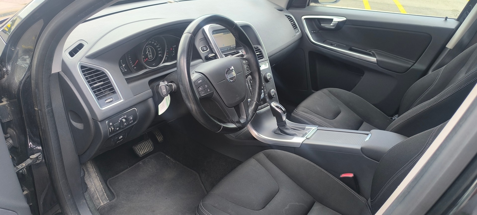 VOLVO XC60 D4 AWD Kinetic Geartronic-image-12