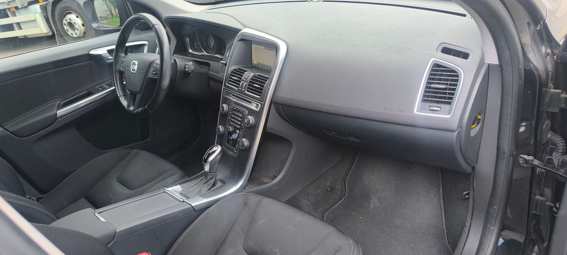 VOLVO XC60 D4 AWD Kinetic Geartronic-image-14