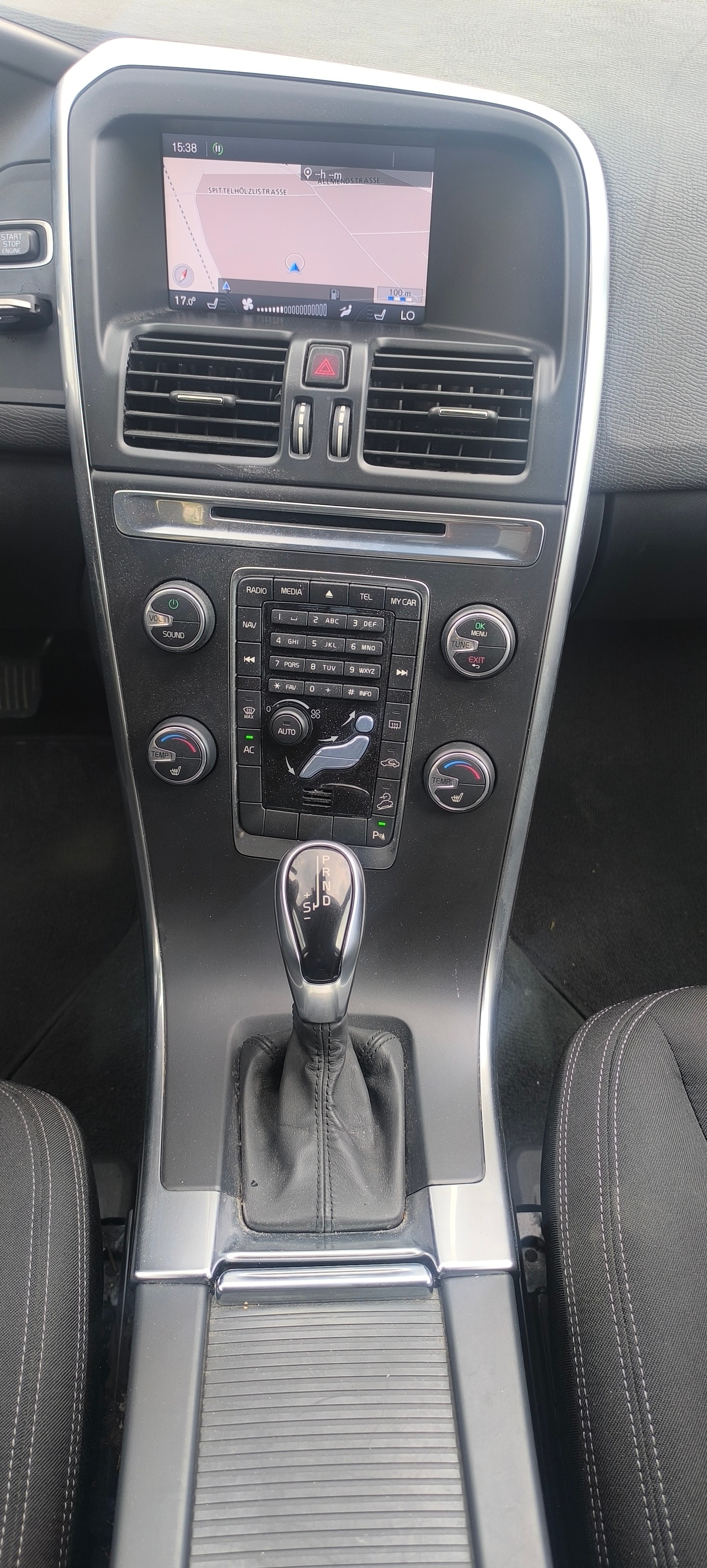 VOLVO XC60 D4 AWD Kinetic Geartronic-image-10