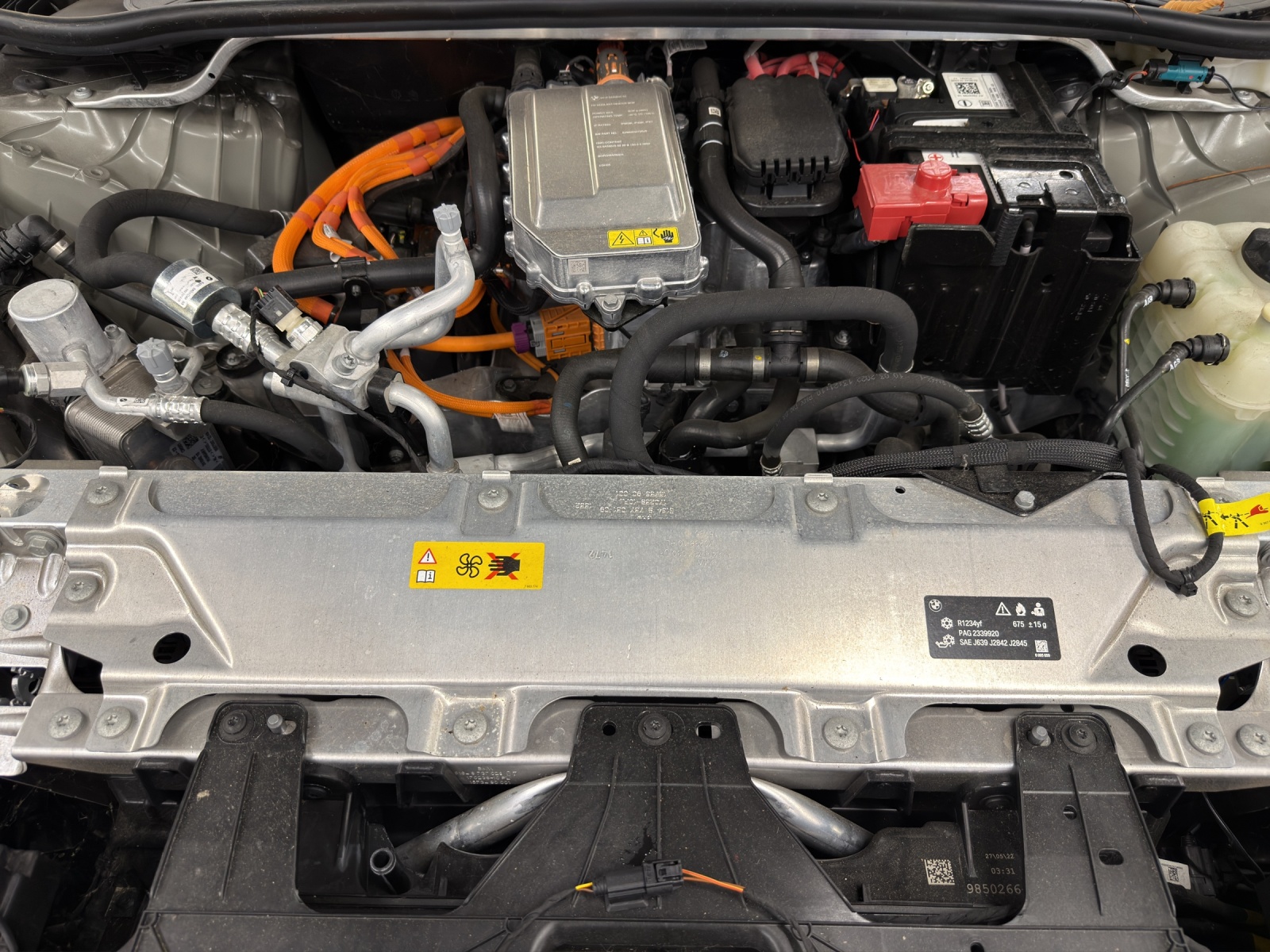 BMW iX xDrive40 SPORT-image-23