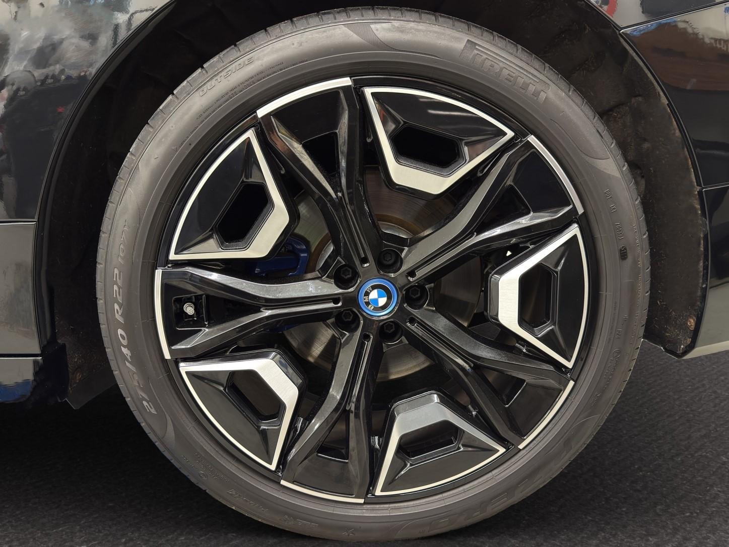BMW iX xDrive40 SPORT-image-9
