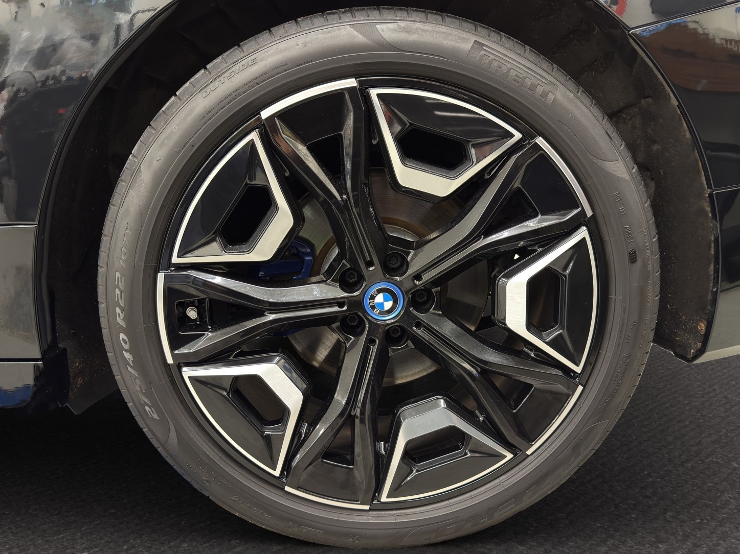 BMW iX xDrive40 SPORT-image-9