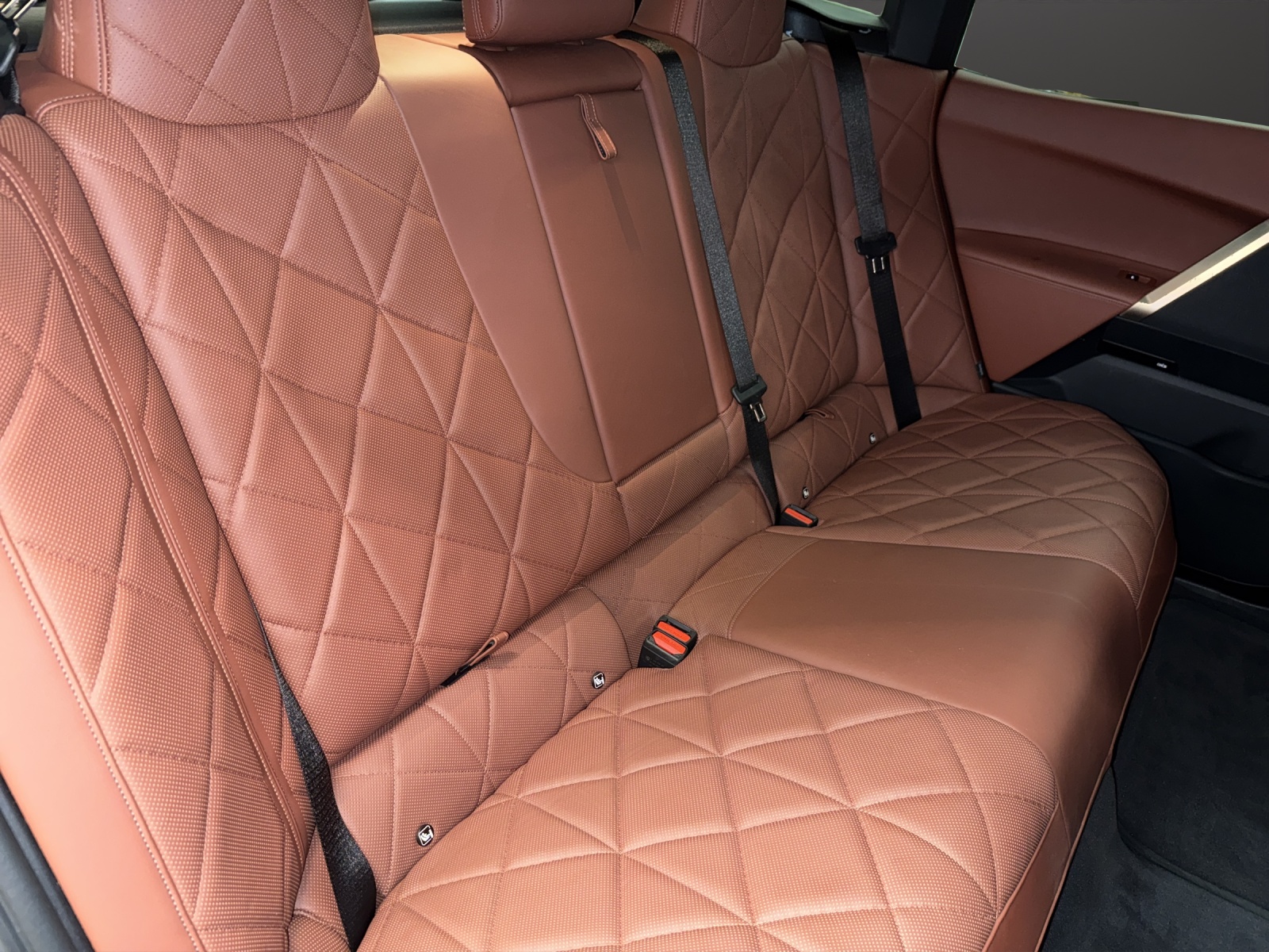 BMW iX xDrive40 SPORT-image-18