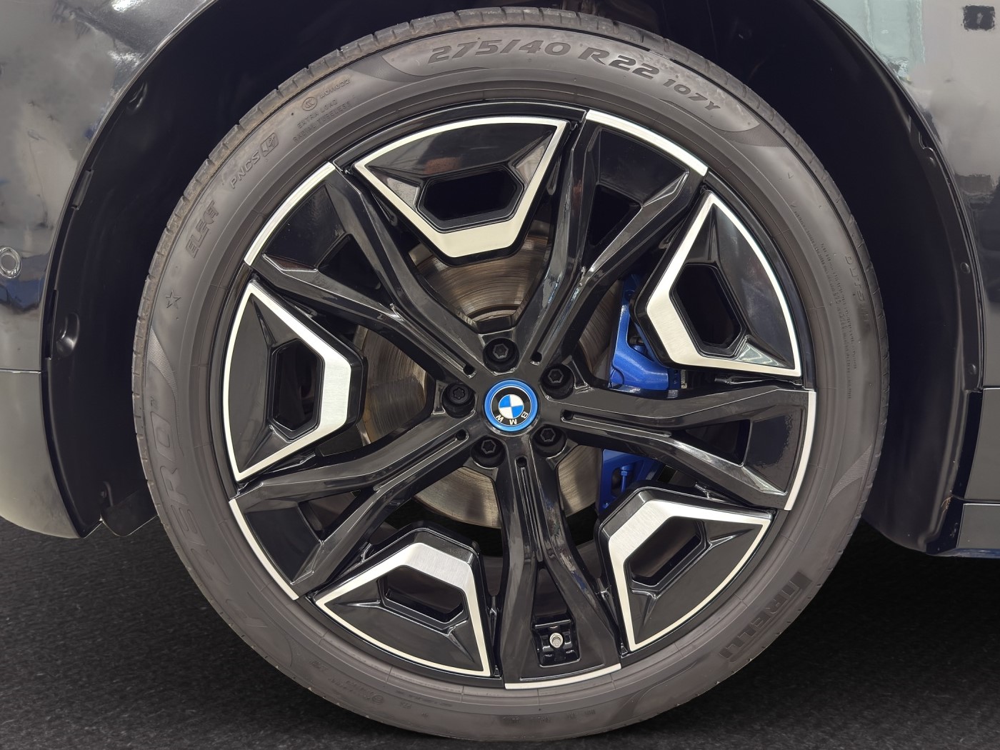 BMW iX xDrive40 SPORT-image-8