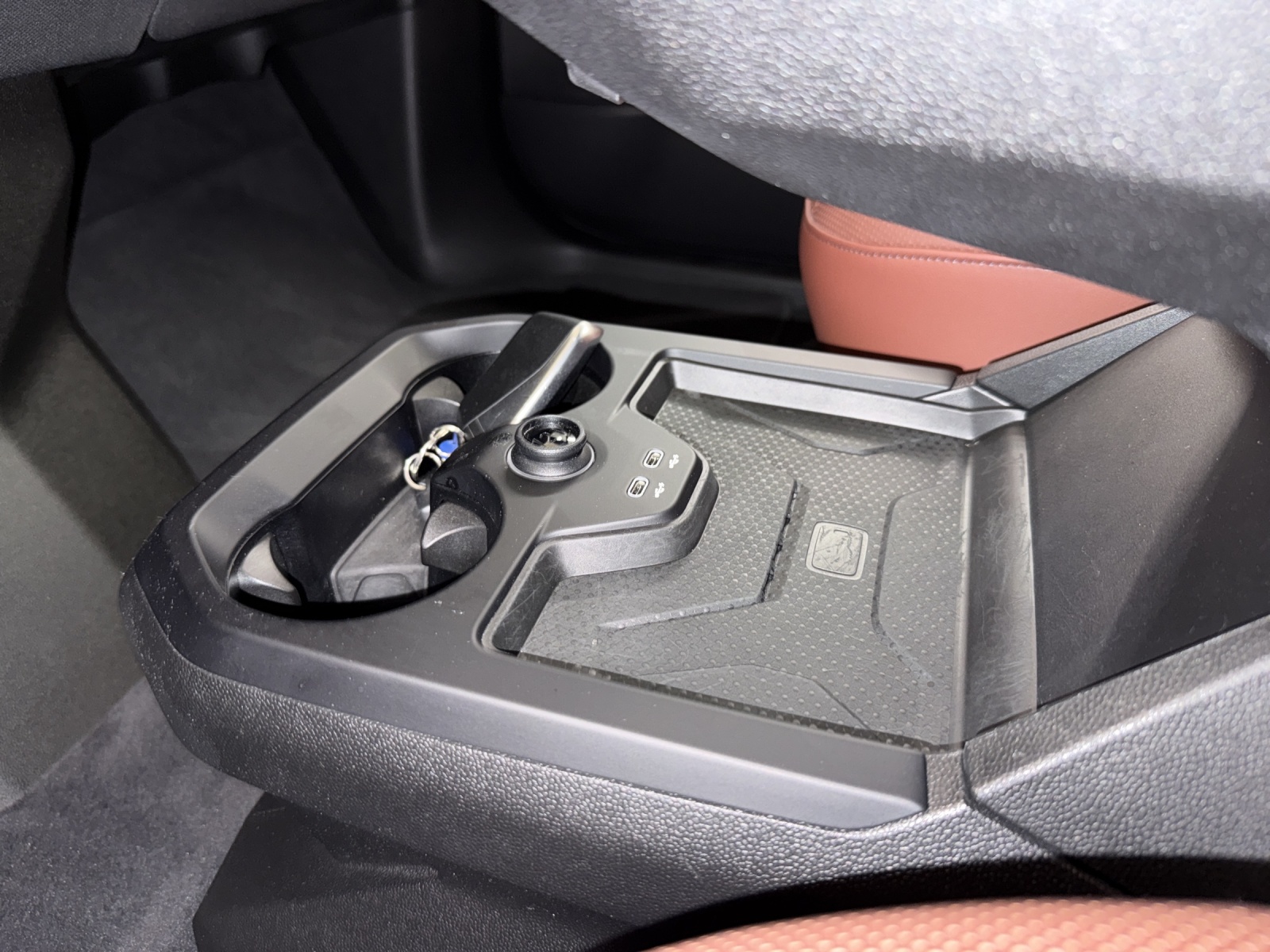 BMW iX xDrive40 SPORT-image-19