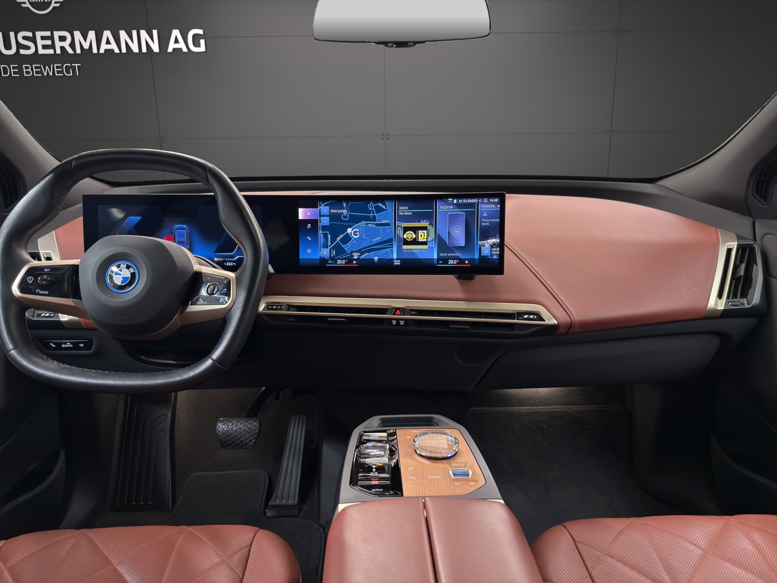 BMW iX xDrive40 SPORT-image-7