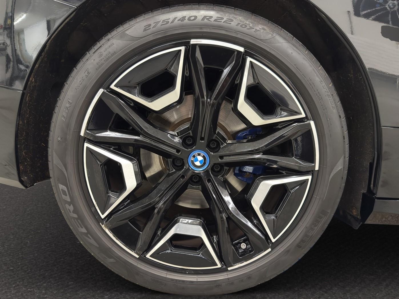 BMW iX xDrive40 SPORT-image-10