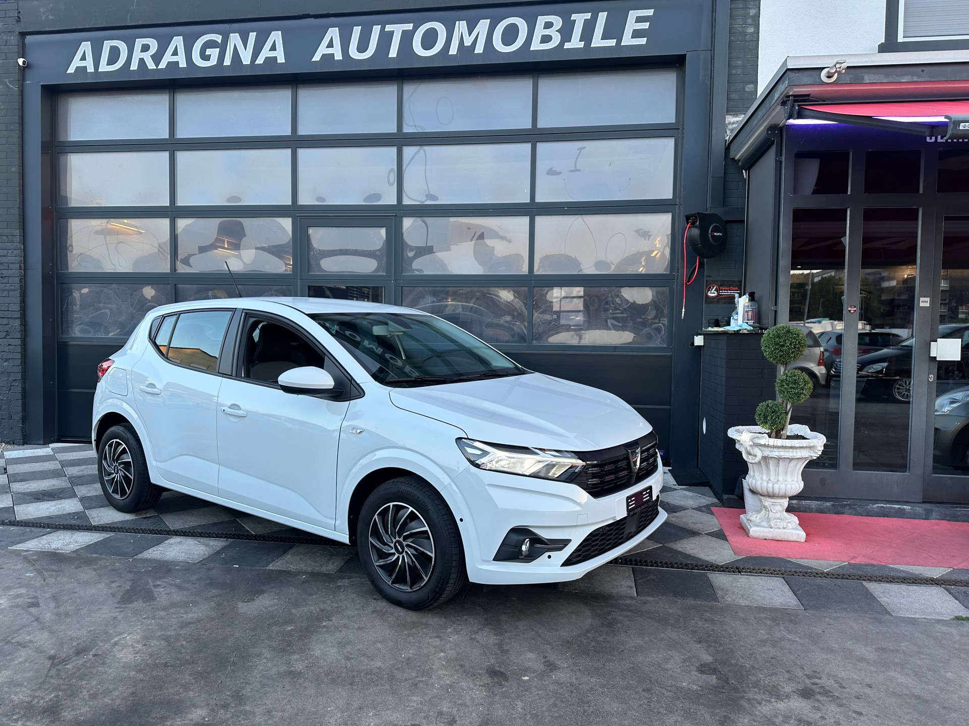 DACIA Sandero TCe 90 Comfort CVT-image-1