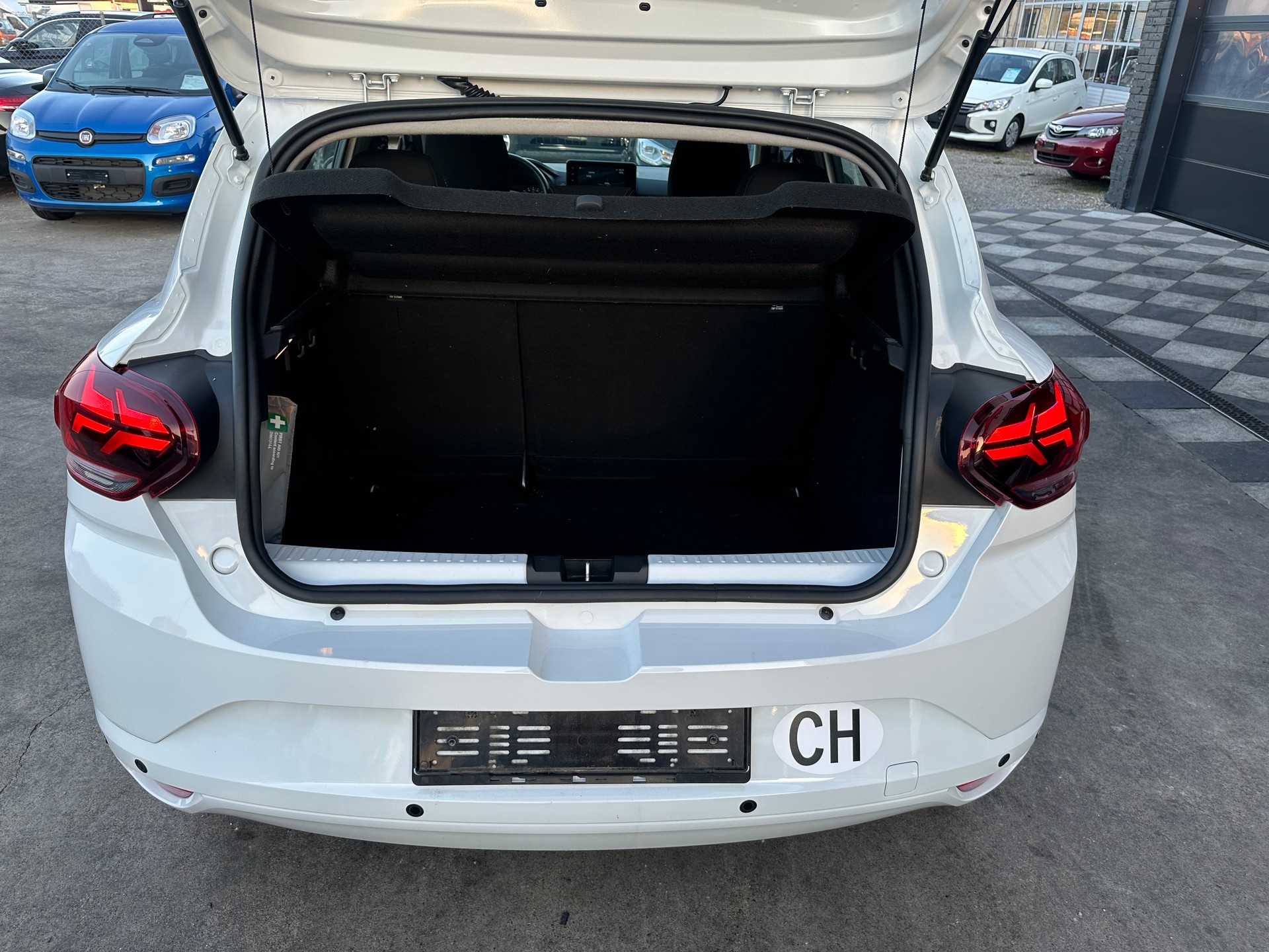 DACIA Sandero TCe 90 Comfort CVT-image-8
