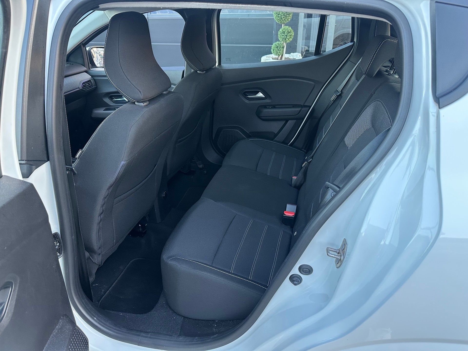 DACIA Sandero TCe 90 Comfort CVT-image-16