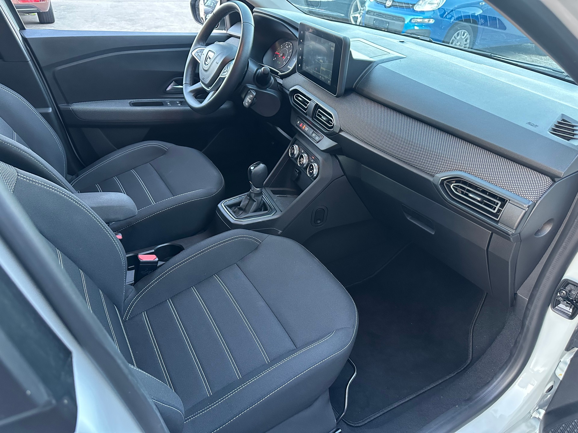 DACIA Sandero TCe 90 Comfort CVT-image-17