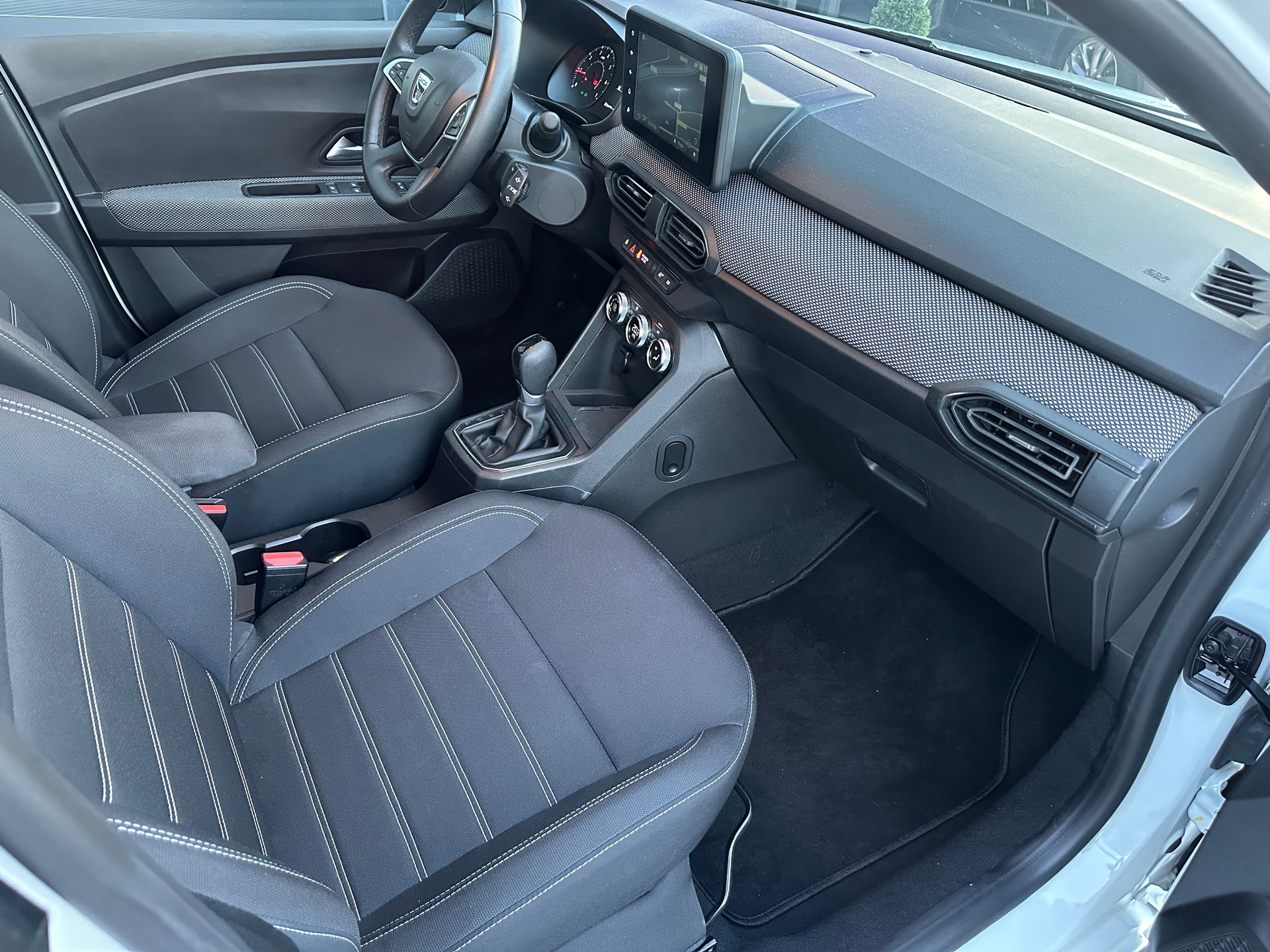DACIA Sandero TCe 90 Comfort CVT-image-14