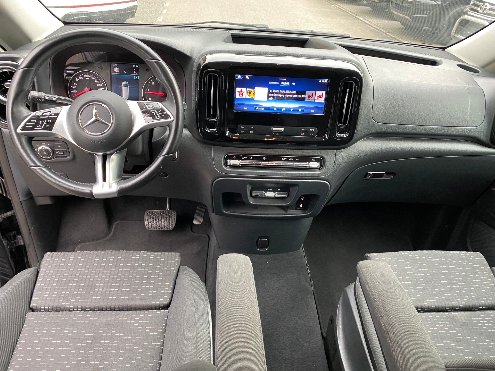 MERCEDES-BENZ Vito 116 CDI Lang Select Tourer 4Matic 9G-Tronic-image-4