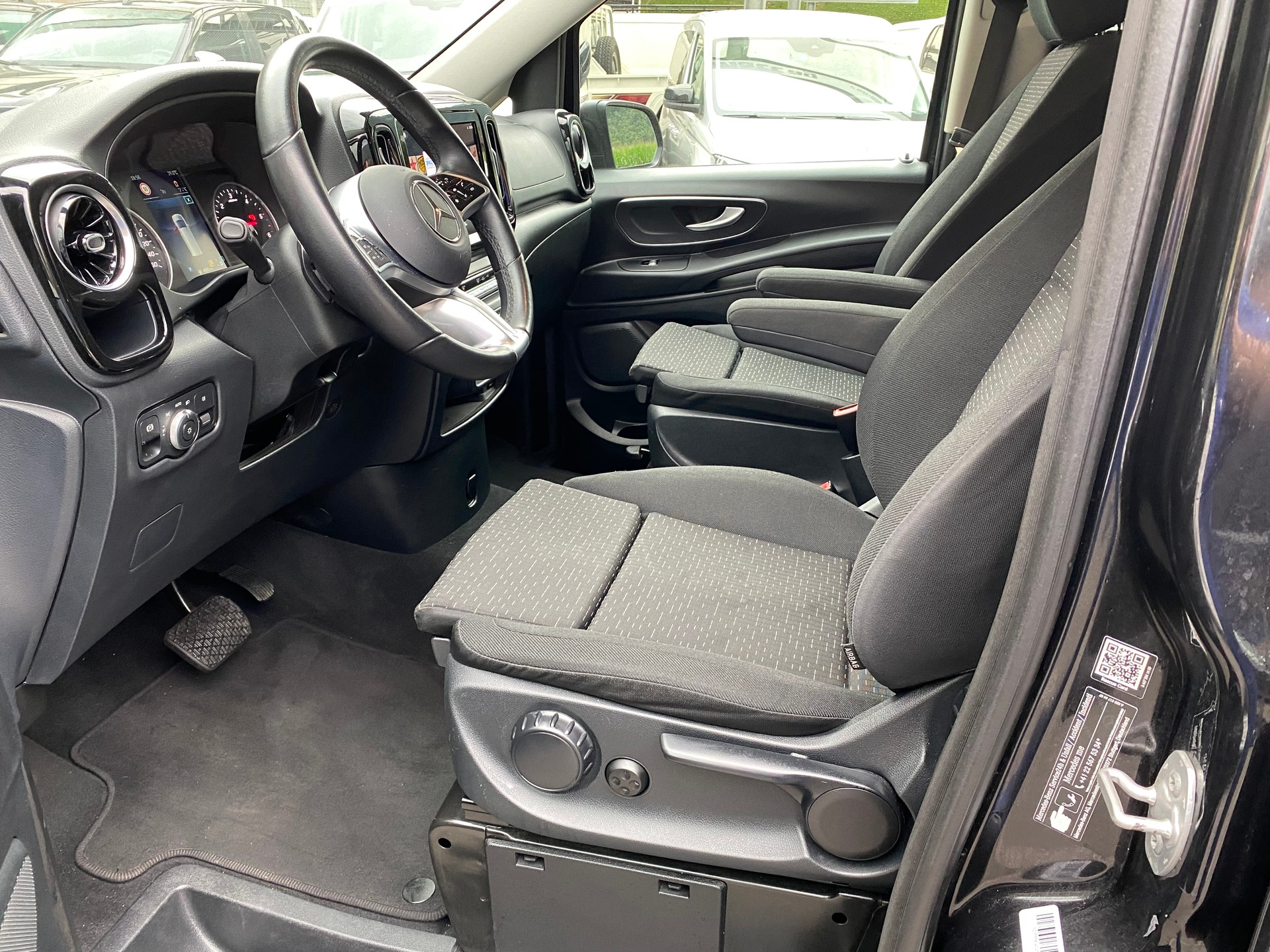 MERCEDES-BENZ Vito 116 CDI Lang Select Tourer 4Matic 9G-Tronic-image-2